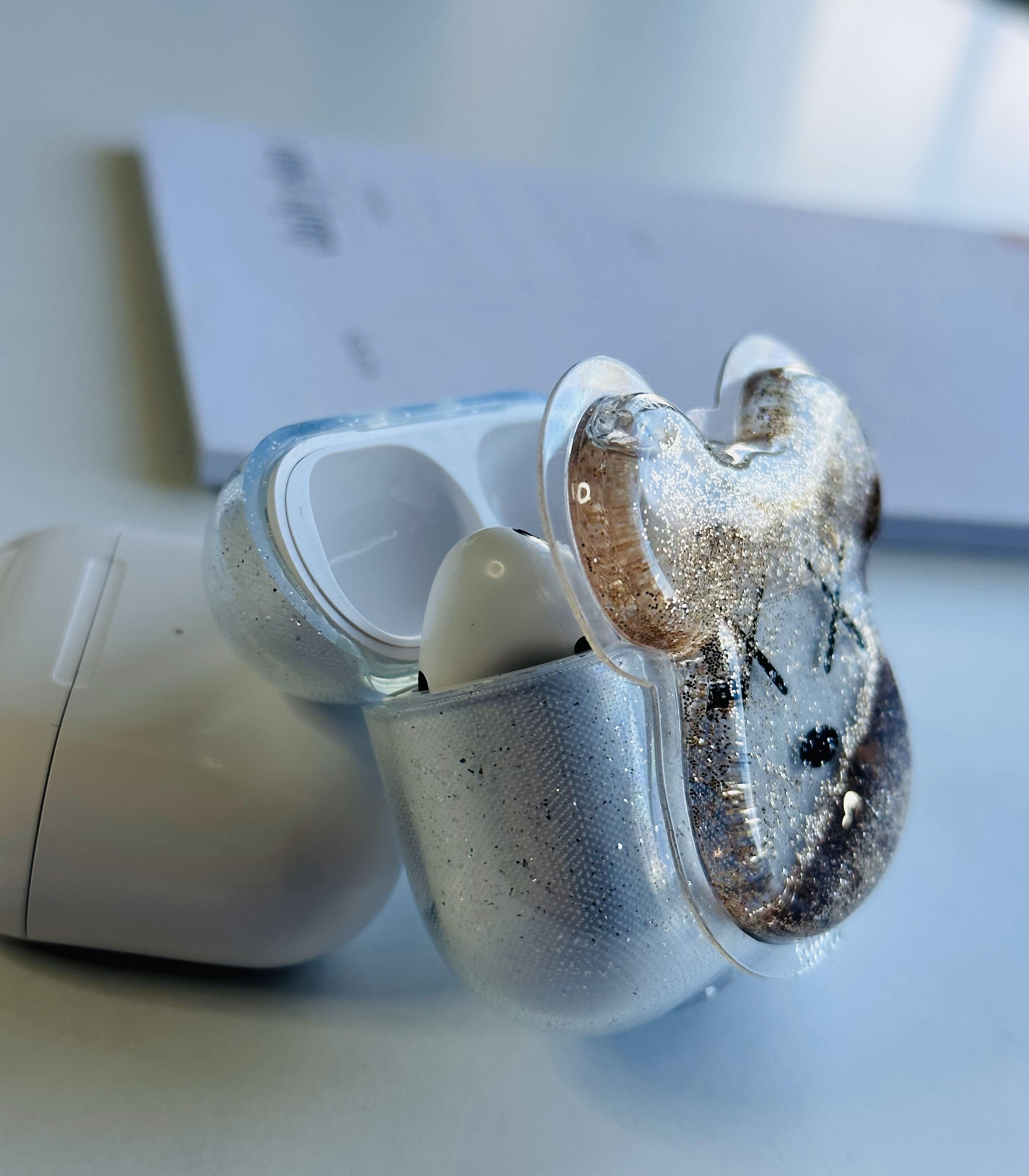 Airpods Pro 2. Nesil Uyumlu Sulu Simli Ayıcık Airpods Kılıfı Airpods Pro 2. Nesil Uyumlu Sulu Simli Ayıcık Airpods Kılıfı