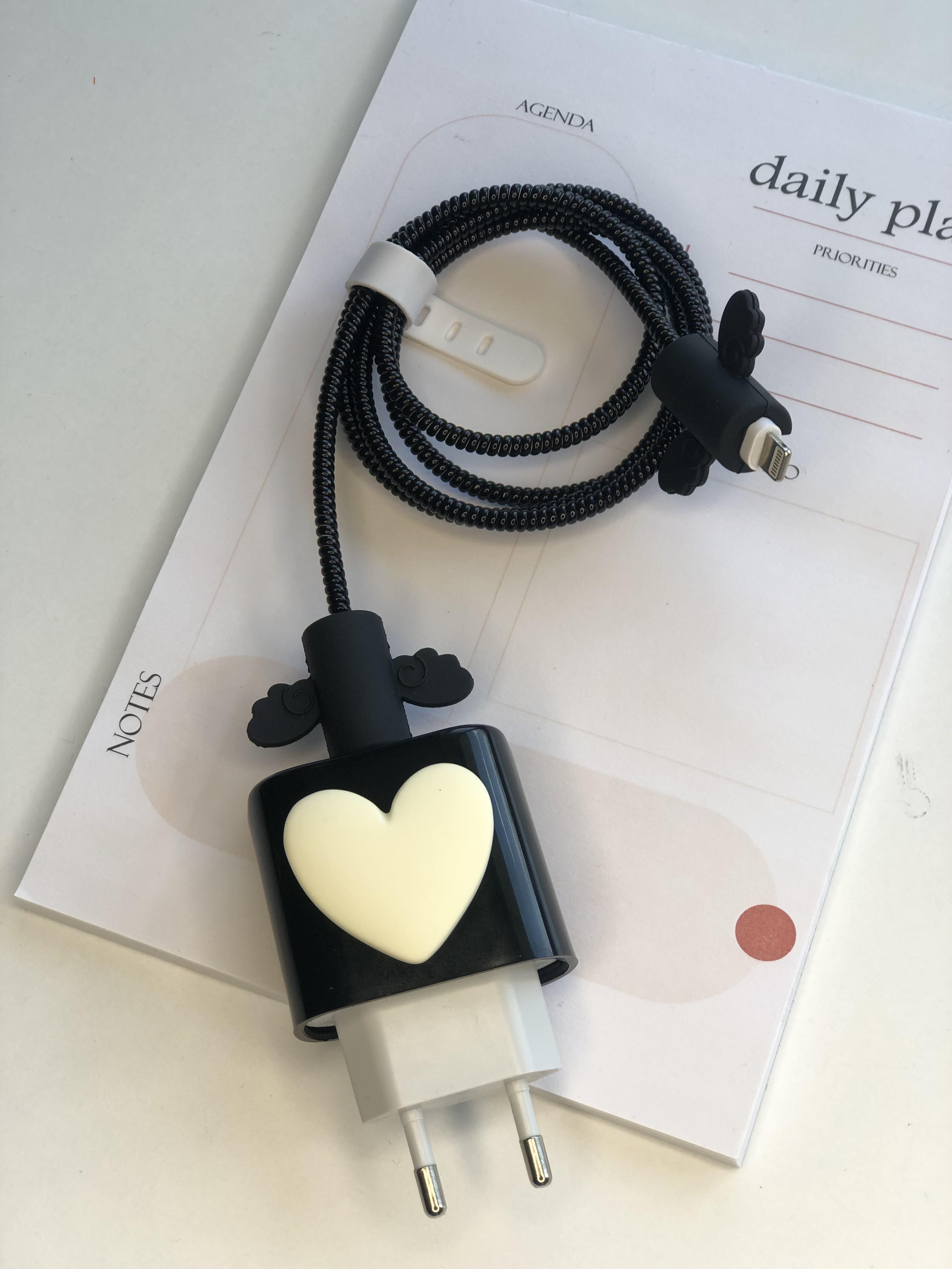 Apple 20 W Adaptör Uyumlu Krem Kalpli Kablo Koruyucu Set Apple 20 W Adaptör Uyumlu Krem Kalpli Kablo Koruyucu Set
