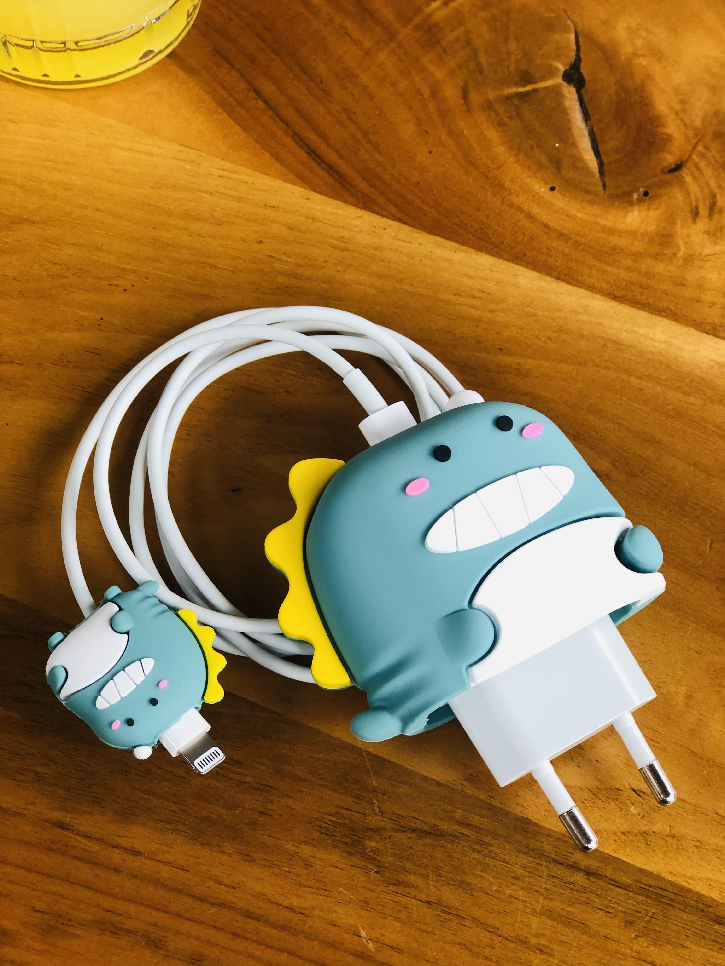 Apple 20 W Adaptör Uyumlu Sevimli Dinazor Kablo Koruyucu Set Apple 20 W Adaptör Uyumlu Sevimli Dinazor Kablo Koruyucu Set