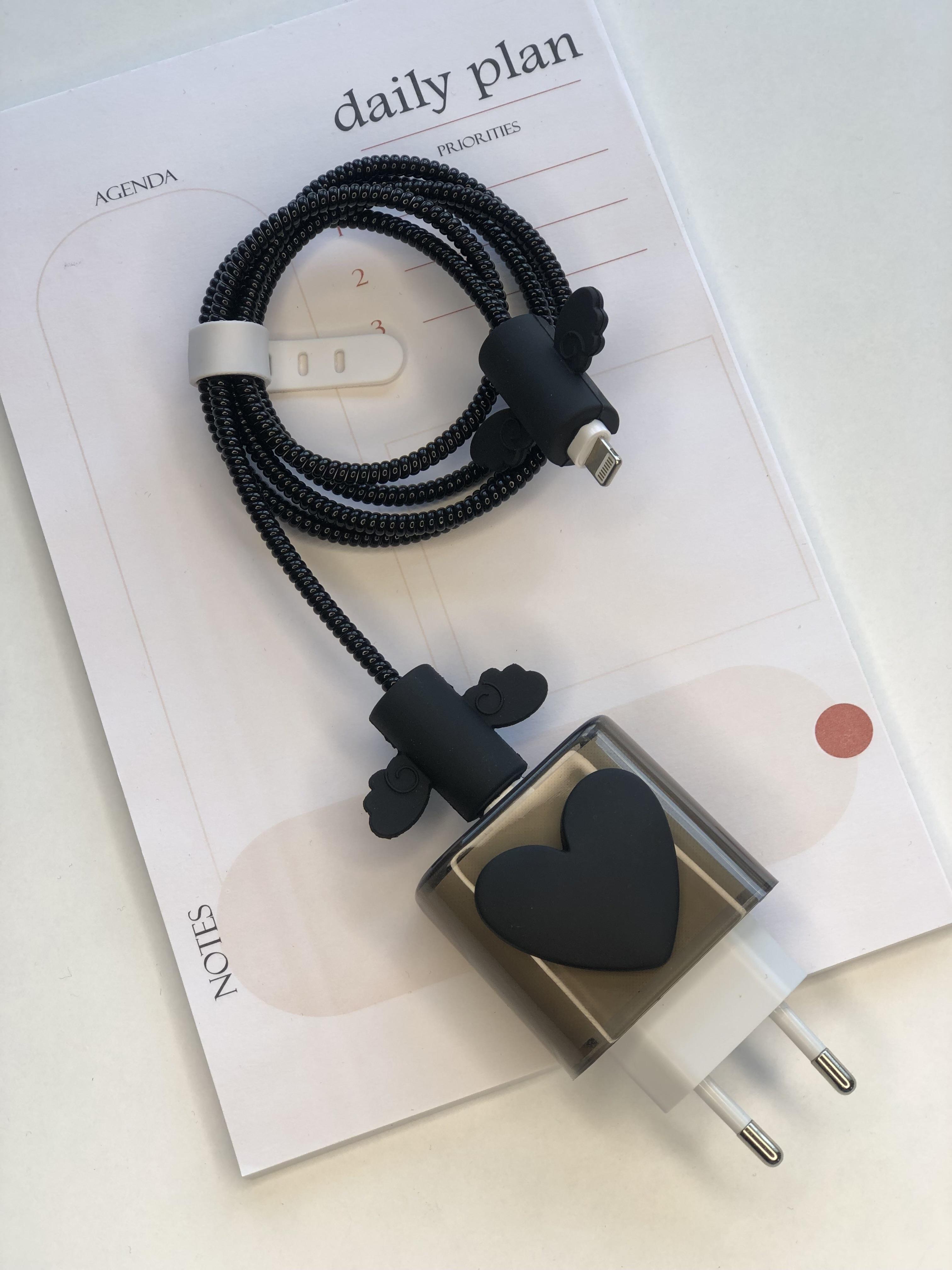 Apple 20 W Adaptör Uyumlu Siyah Kalpli Kablo Koruyucu Set Apple 20 W Adaptör Uyumlu Siyah Kalpli Kablo Koruyucu Set