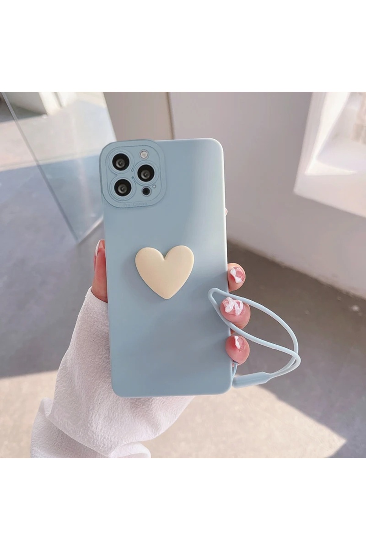 iPhone 11 Uyumlu Açık Mavi Kalpli Bilek Askılı Silikon Kılıf iPhone 11 Uyumlu Açık Mavi Kalpli Bilek Askılı Silikon Kılıf