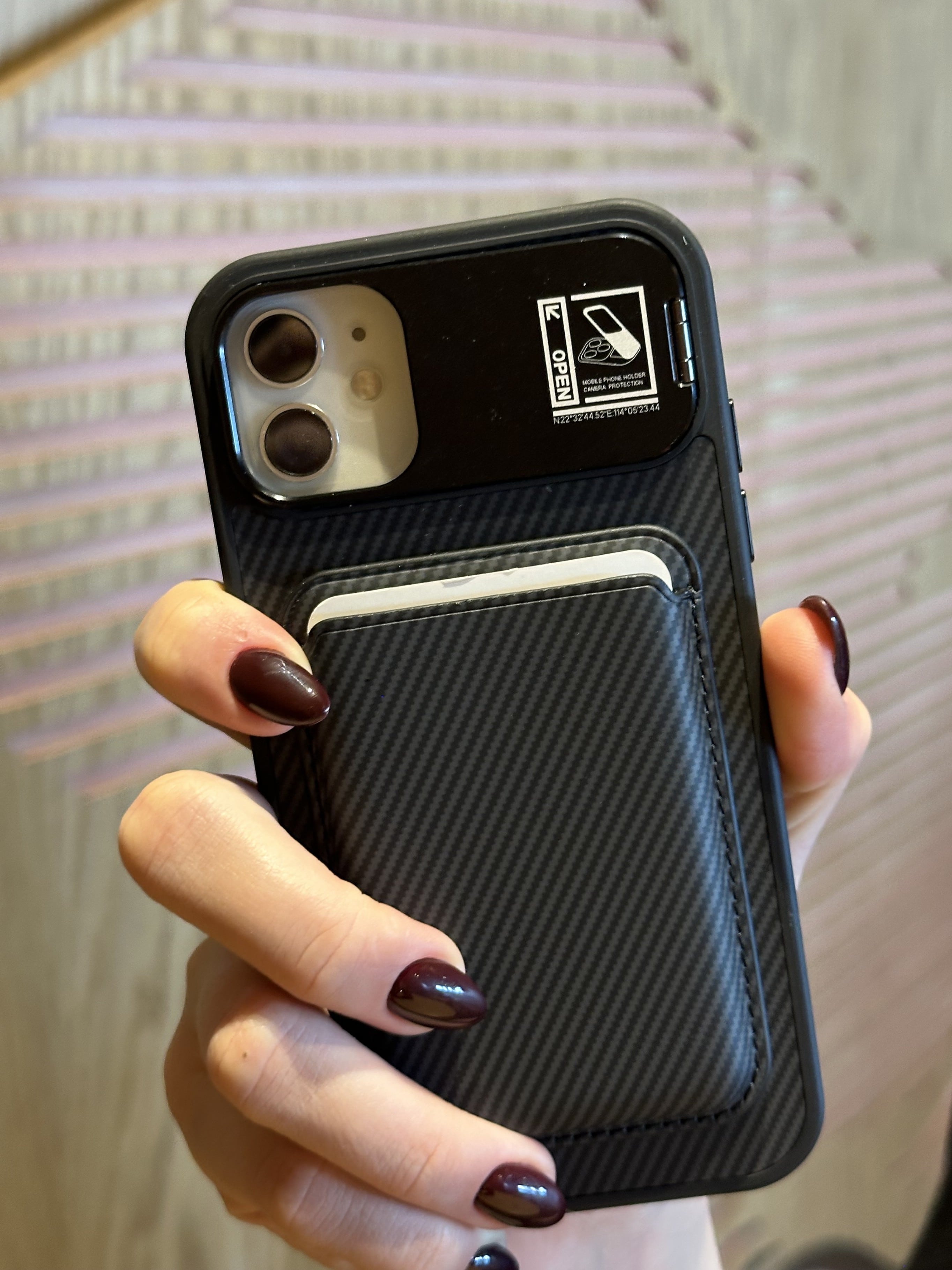 iPhone 11 Uyumlu Kamera Çerçeve Standlı Siyah Karbon Deri Cüzdanlı Kılıf iPhone 11 Uyumlu Kamera Çerçeve Standlı Siyah Karbon Deri Cüzdanlı Kılıf
