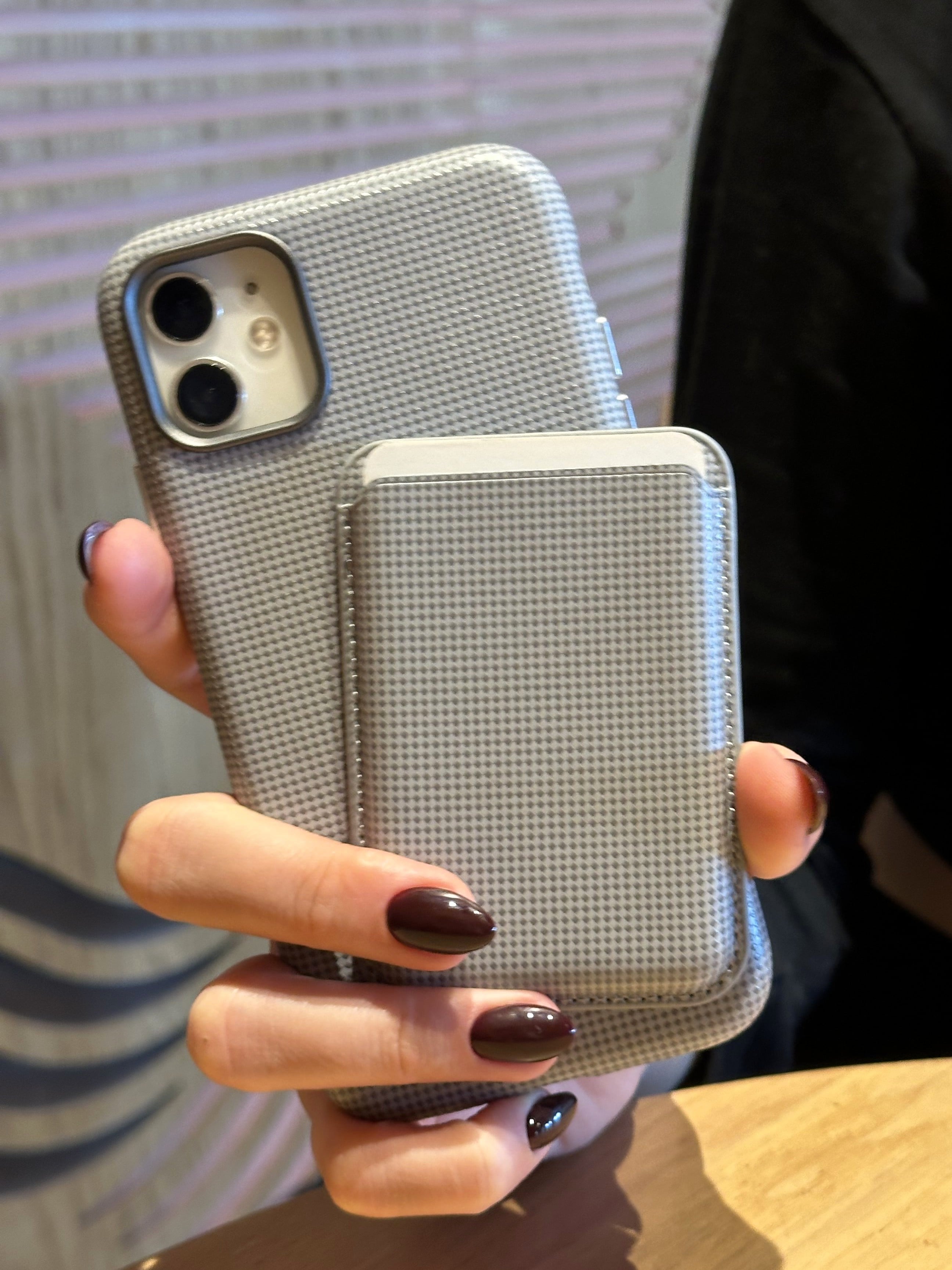 iPhone 11 Uyumlu Lüks Desenli Gri Deri Cüzdanlı MagSafe Özellikli Kılıf iPhone 11 Uyumlu Lüks Desenli Gri Deri Cüzdanlı MagSafe Özellikli Kılıf