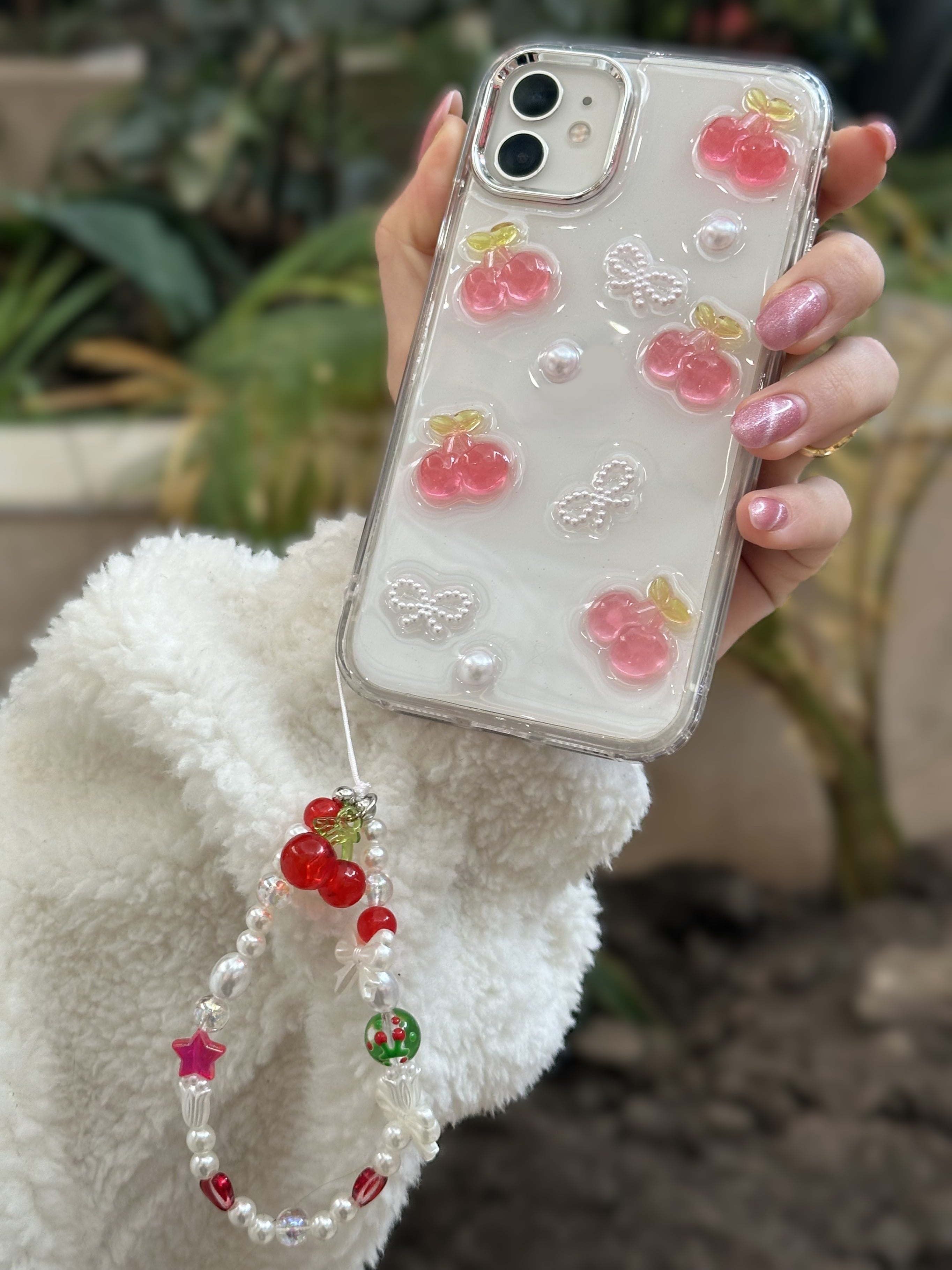 iPhone 12 Uyumlu Kirazlı Simli Boncuklu Şeffaf Kılıf iPhone 12 Uyumlu Kirazlı Simli Boncuklu Şeffaf Kılıf