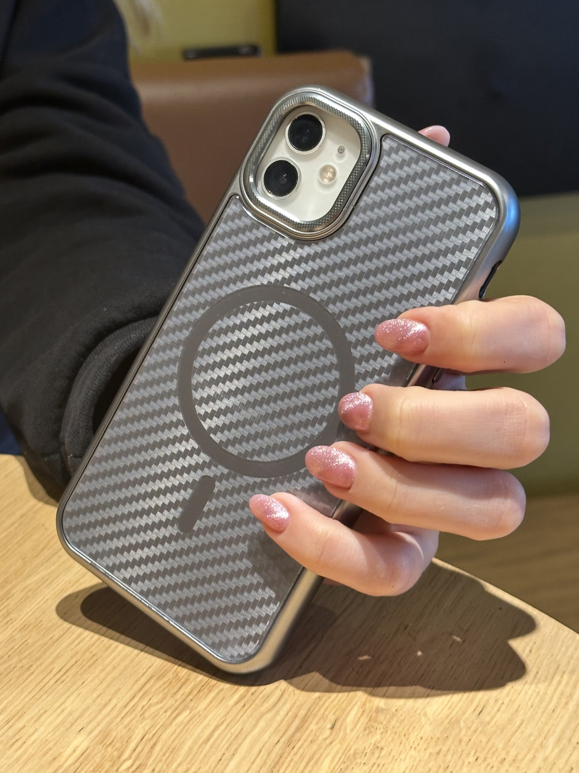 iPhone 12 Ve 12 Pro Uyumlu Titanyum Gri Karbon Fiber MagSafe Özellikli Kılıf iPhone 12 Ve 12 Pro Uyumlu Titanyum Gri Karbon Fiber MagSafe Özellikli Kılıf