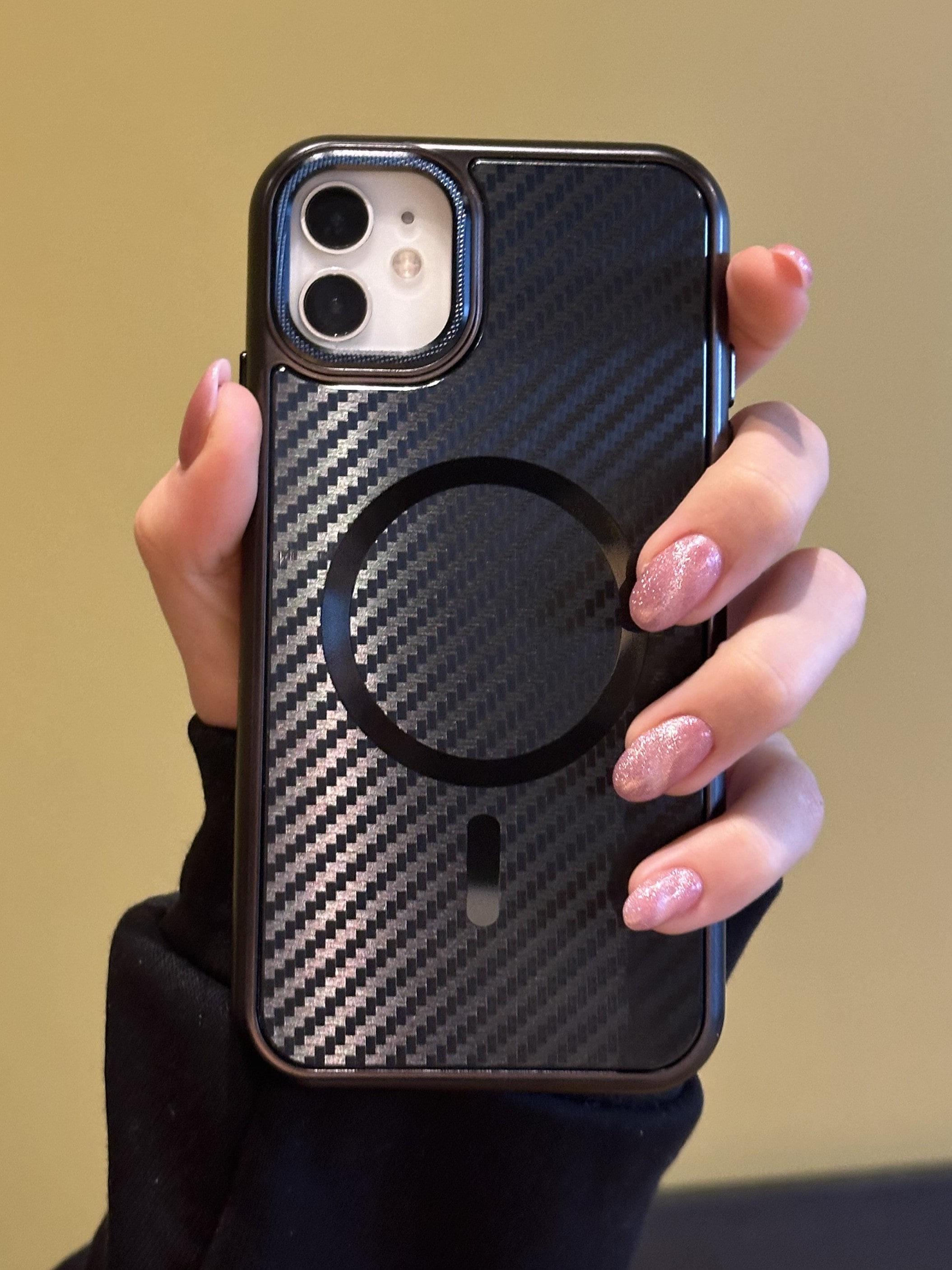 iPhone 12 Ve 12 Pro Uyumlu Titanyum Siyah Karbon Fiber MagSafe Özellikli Kılıf iPhone 12 Ve 12 Pro Uyumlu Titanyum Siyah Karbon Fiber MagSafe Özellikli Kılıf