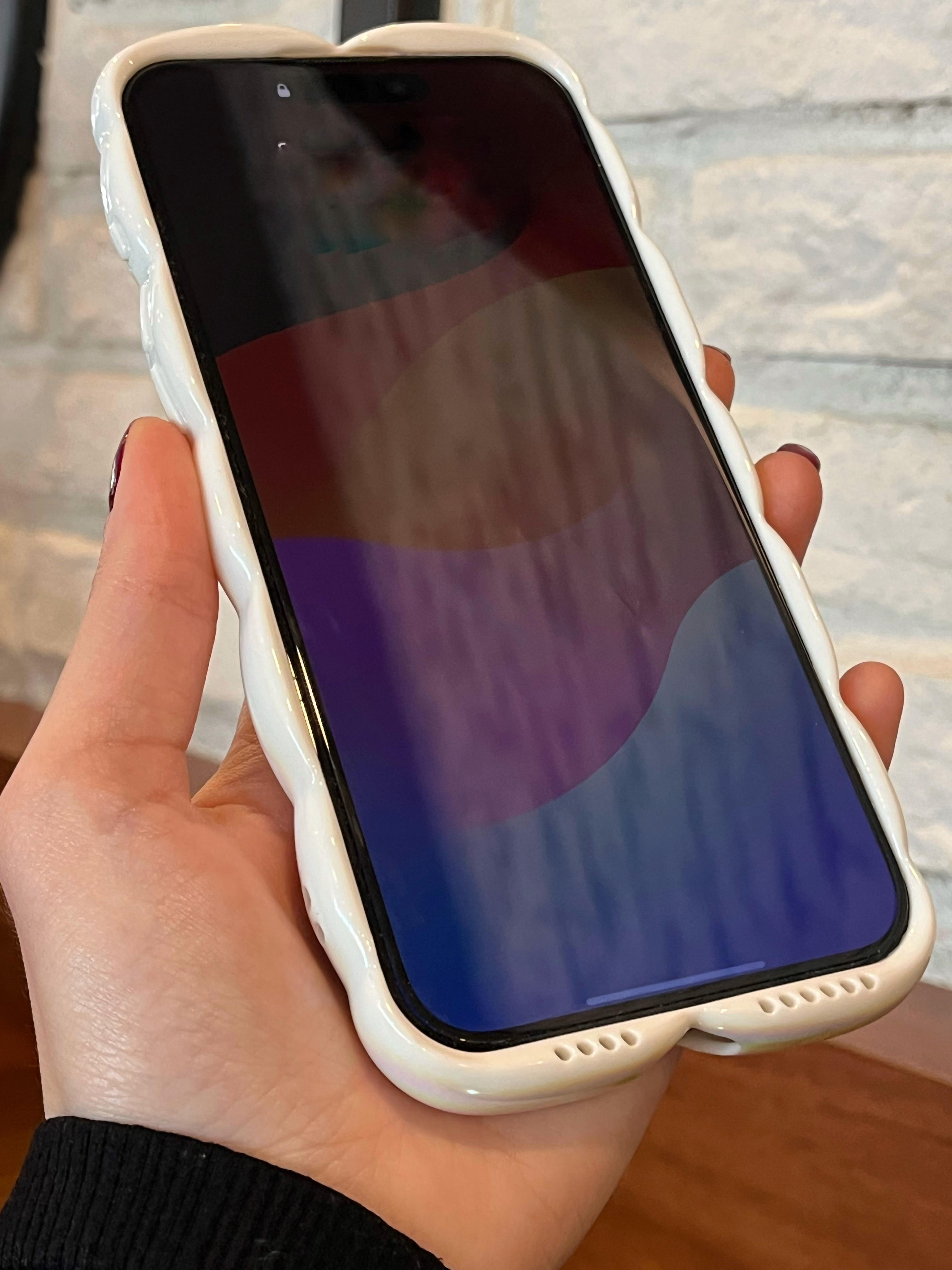 iPhone 13 Pro Uyumlu Beyaz Hologramlı Baklava Dilimli Puf Kılıf iPhone 13 Pro Uyumlu Beyaz Hologramlı Baklava Dilimli Puf Kılıf