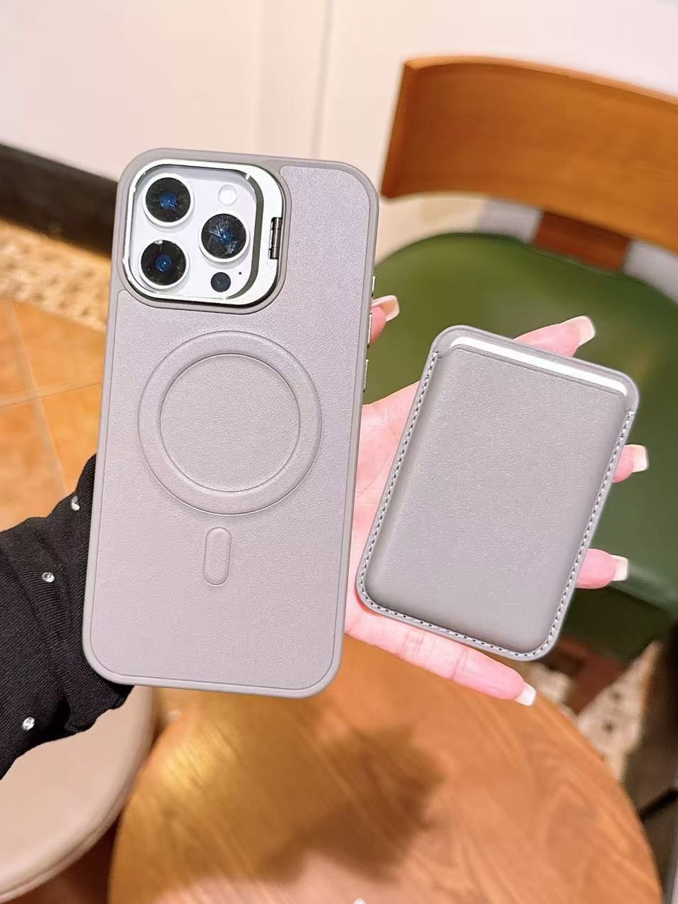 iPhone 13 Pro Max Uyumlu Premium Titanyum Gri Deri Magsafe Cüzdanlı Kartlıklı Kamera Çerçeve Standlı Kılıf iPhone 13 Pro Max Uyumlu Premium Titanyum Gri Deri Magsafe Cüzdanlı Kartlıklı Kamera Çerçeve Standlı Kılıf