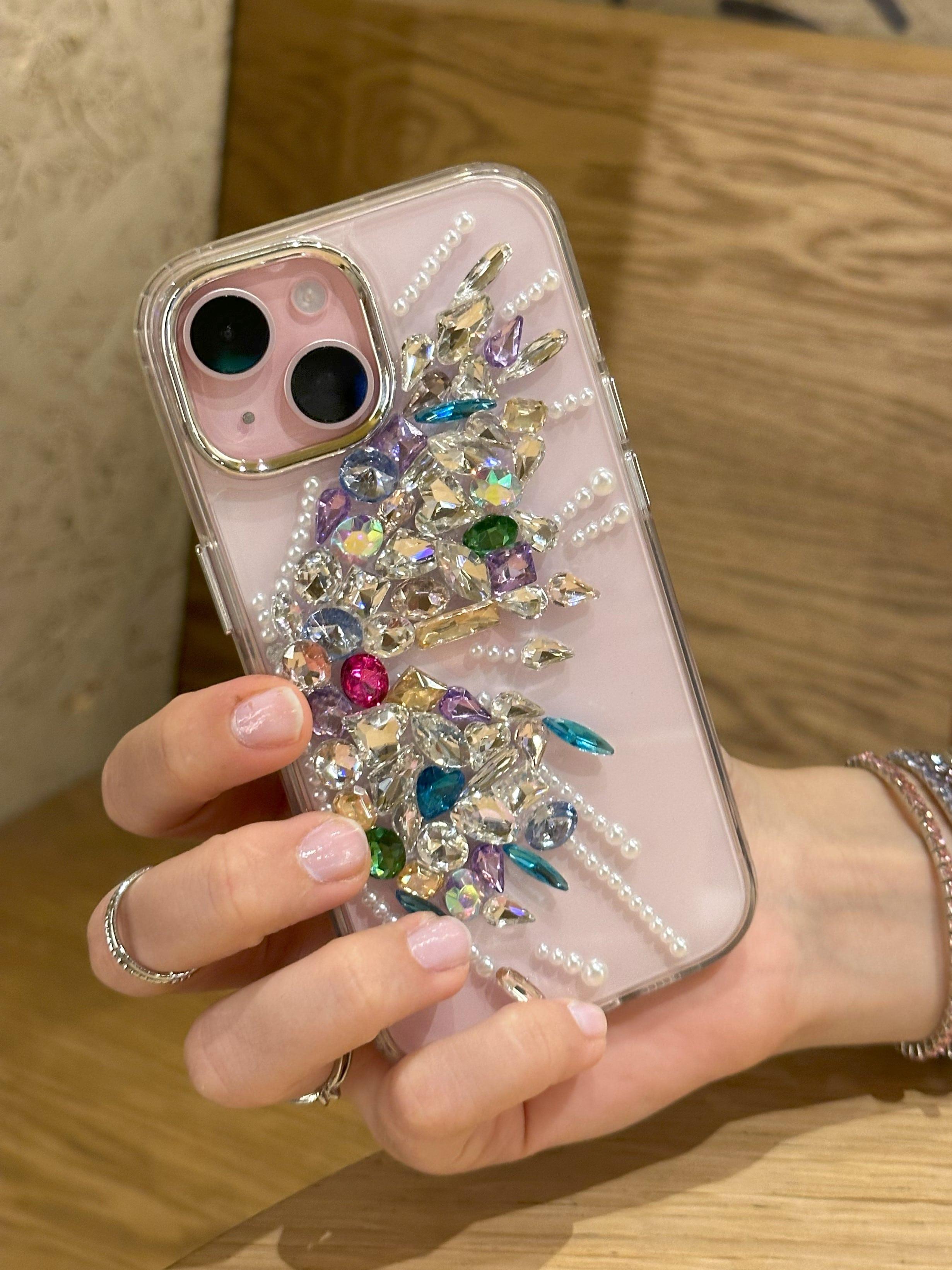 iPhone 13 Uyumlu Renkli Kristal Taşlı Kelebek Kanadı Desenli Şeffaf Kılıf iPhone 13 Uyumlu Renkli Kristal Taşlı Kelebek Kanadı Desenli Şeffaf Kılıf