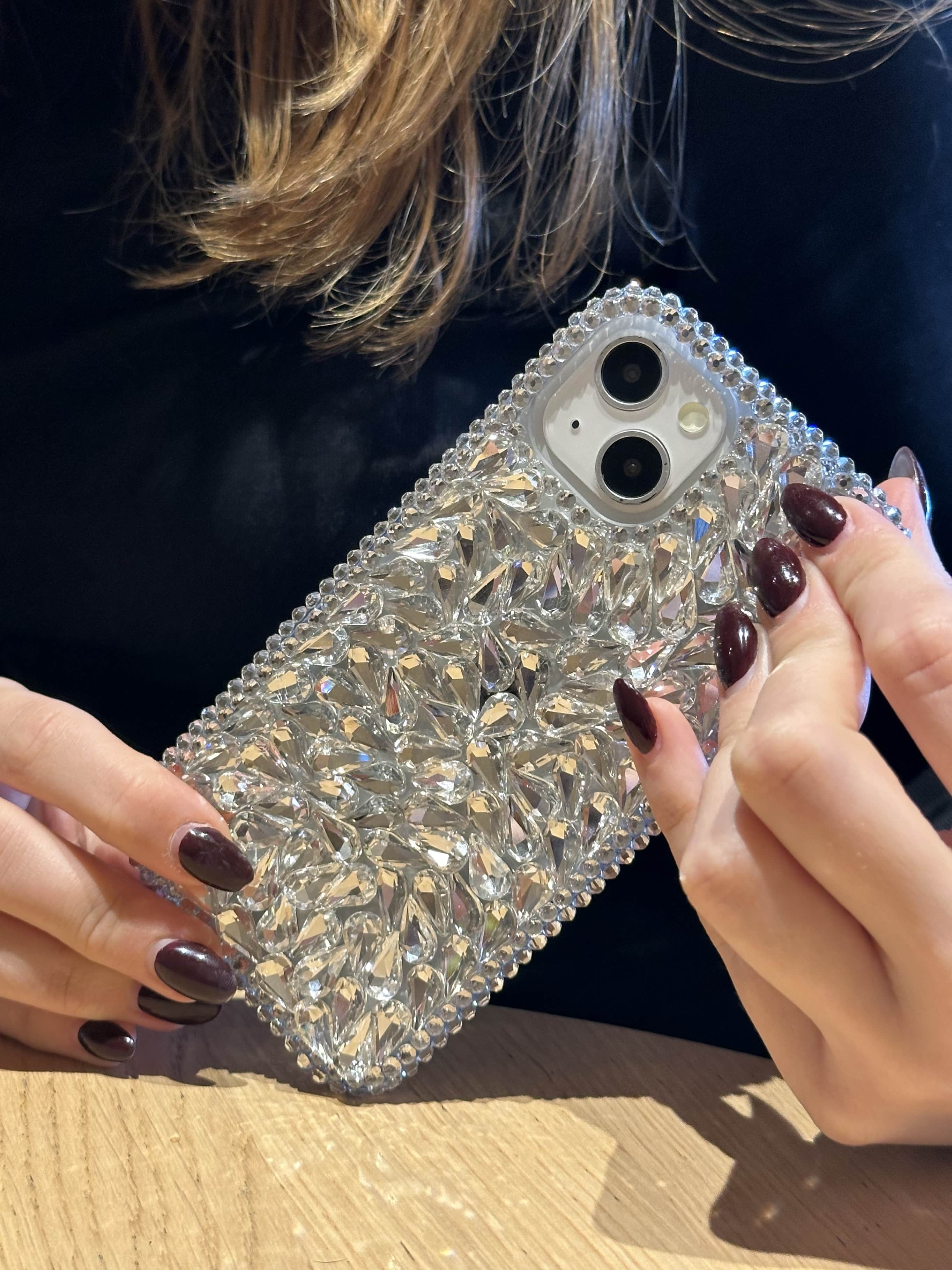 iPhone 14 Plus Ve 15 Plus Uyumlu Lüks Gümüş Kristal Taşlı Kılıf iPhone 14 Plus Ve 15 Plus Uyumlu Lüks Gümüş Kristal Taşlı Kılıf