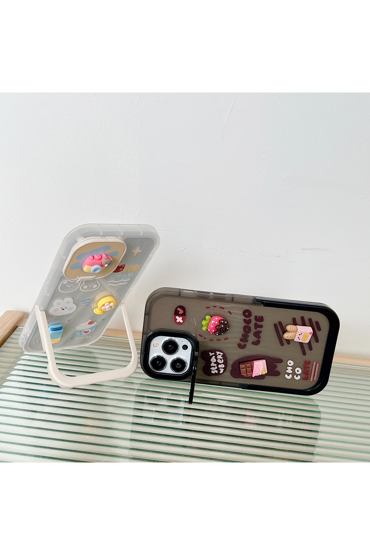 Iphone 14 Pro Aynalı Ve Standlı Kılıf Çikolata Ve Ayıcık Figürlü Iphone 14 Pro Aynalı Ve Standlı Kılıf Çikolata Ve Ayıcık Figürlü