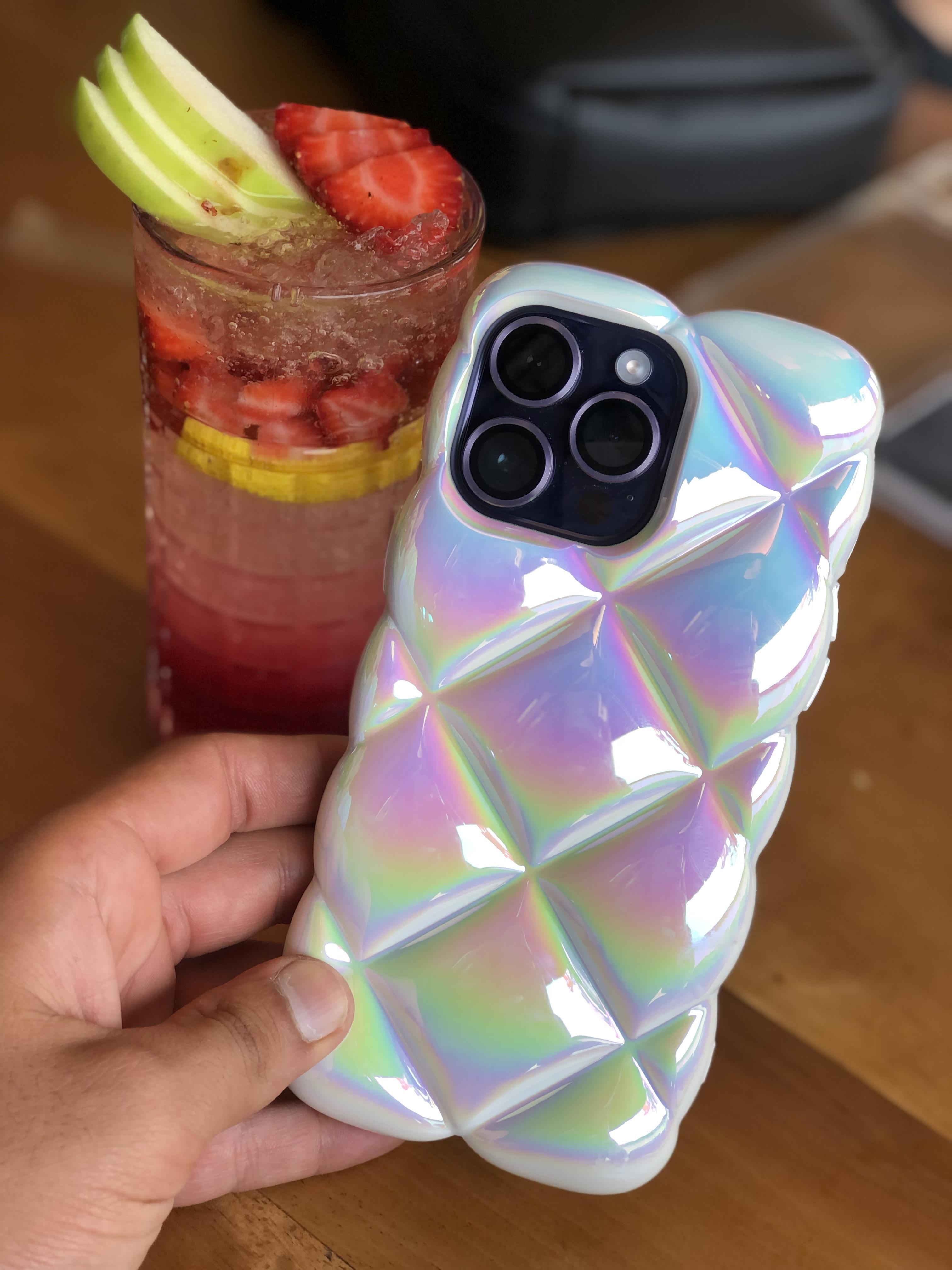 iPhone 14 Pro Uyumlu Beyaz Hologramlı Baklava Dilimli Puf Kılıf iPhone 14 Pro Uyumlu Beyaz Hologramlı Baklava Dilimli Puf Kılıf