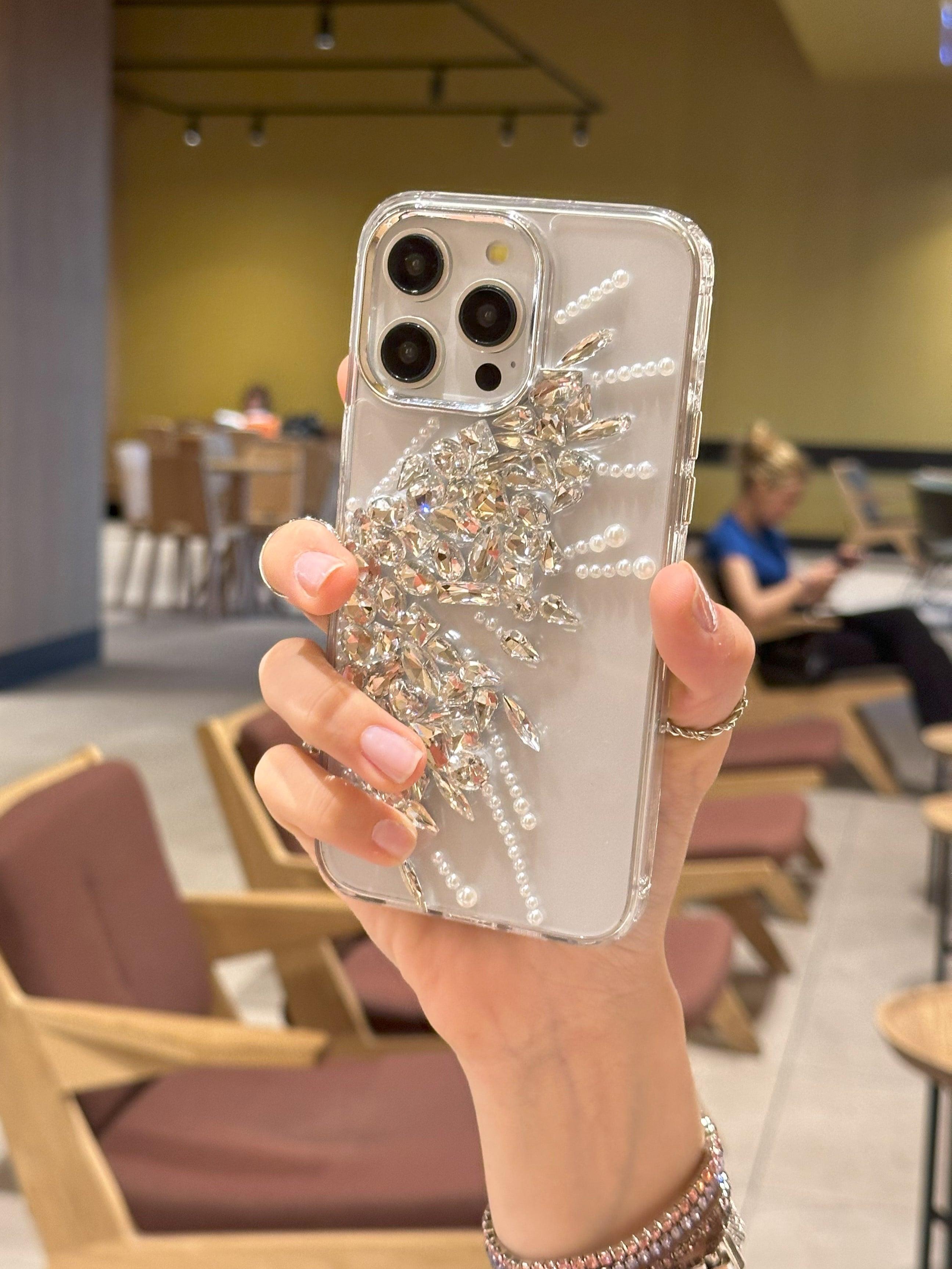 iPhone 14 Pro Max Uyumlu Gümüş Kristal Taşlı Kelebek Kanadı Desenli Şeffaf Kılıf iPhone 14 Pro Max Uyumlu Gümüş Kristal Taşlı Kelebek Kanadı Desenli Şeffaf Kılıf