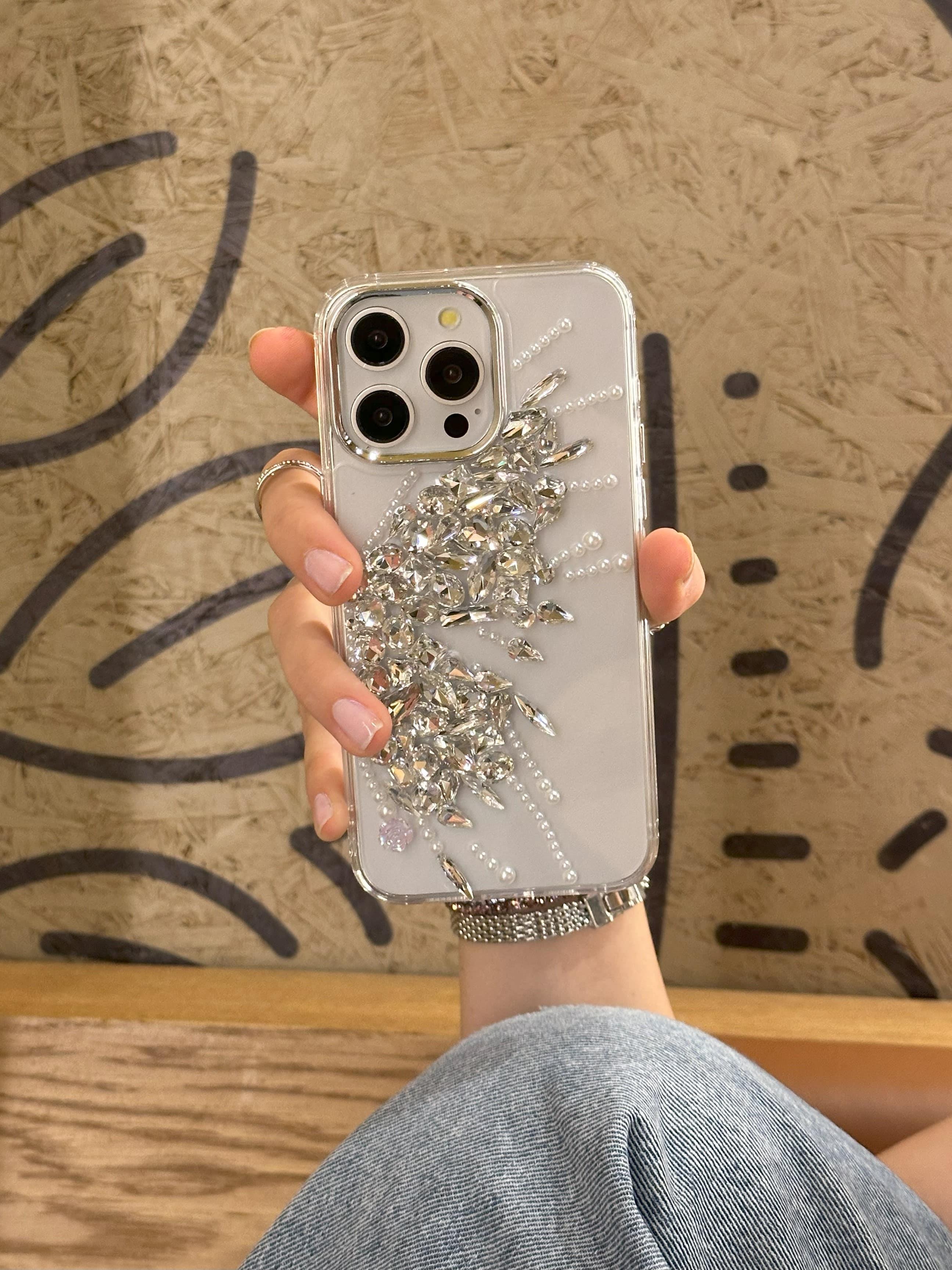 iPhone 14 Pro Max Uyumlu Gümüş Kristal Taşlı Kelebek Kanadı Desenli Şeffaf Kılıf iPhone 14 Pro Max Uyumlu Gümüş Kristal Taşlı Kelebek Kanadı Desenli Şeffaf Kılıf