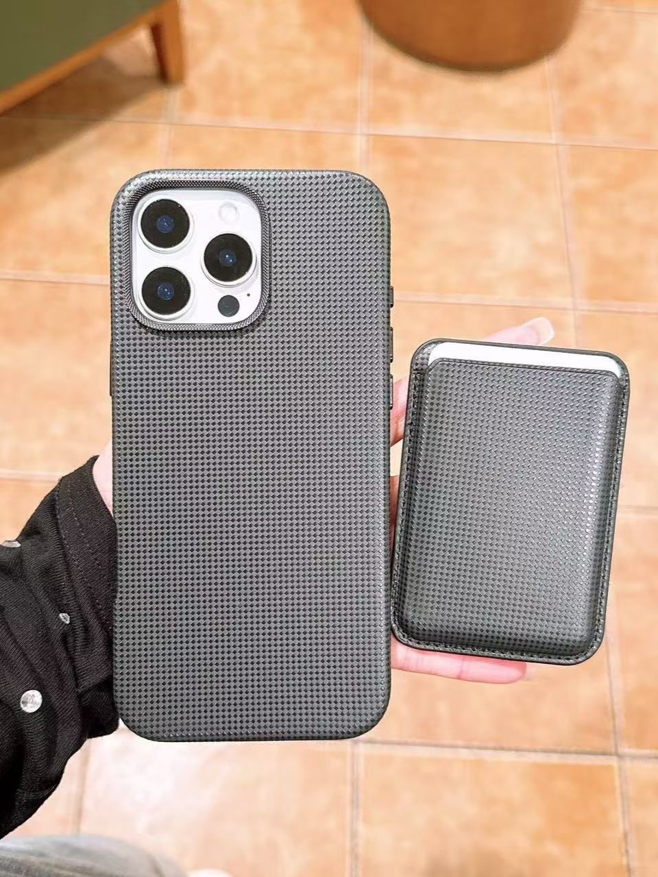 iPhone 14 Pro Max Uyumlu Lüks Desenli Siyah Deri Cüzdanlı MagSafe Özellikli Kılıf iPhone 14 Pro Max Uyumlu Lüks Desenli Siyah Deri Cüzdanlı MagSafe Özellikli Kılıf