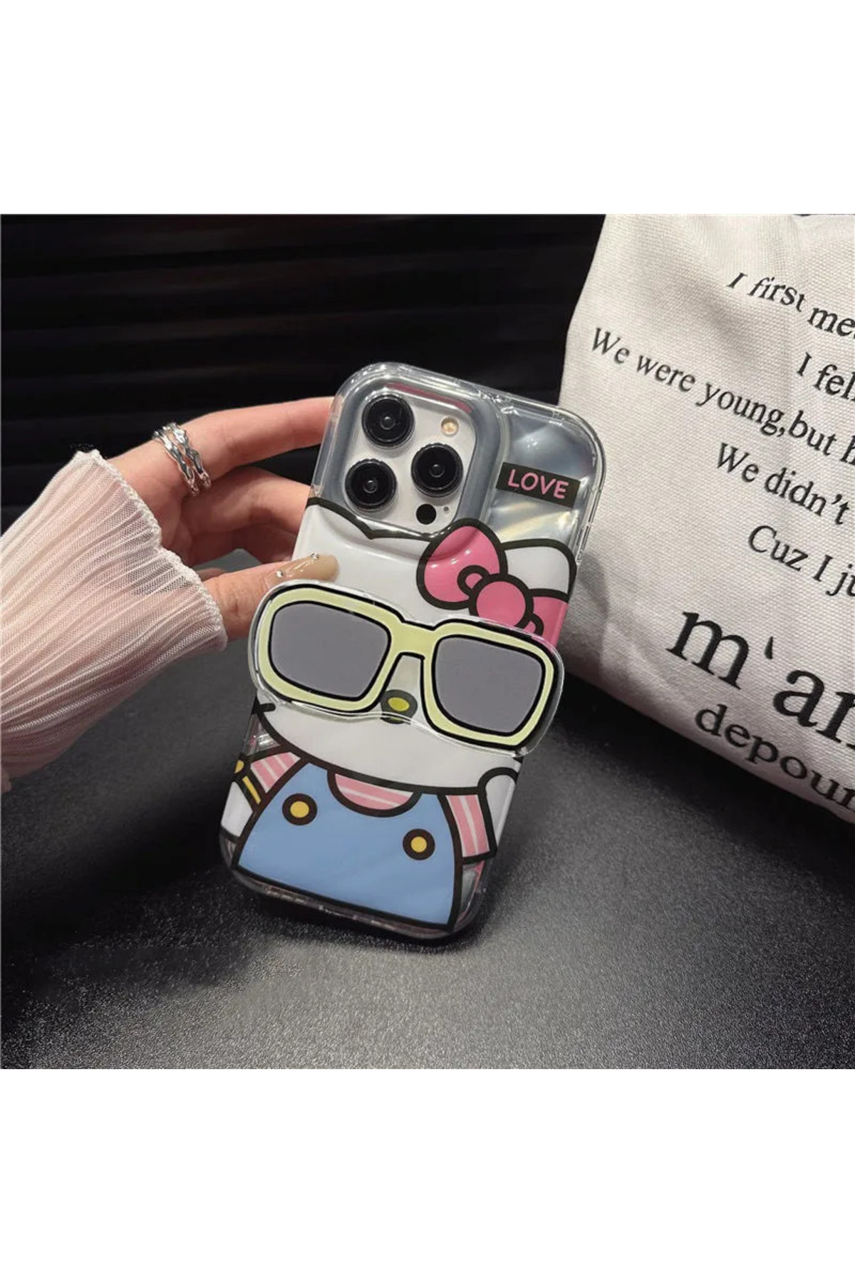 iPhone 14 Pro Uyumlu Hello Kitty Gözlüklü Popsocket Kılıf iPhone 14 Pro Uyumlu Hello Kitty Gözlüklü Popsocket Kılıf