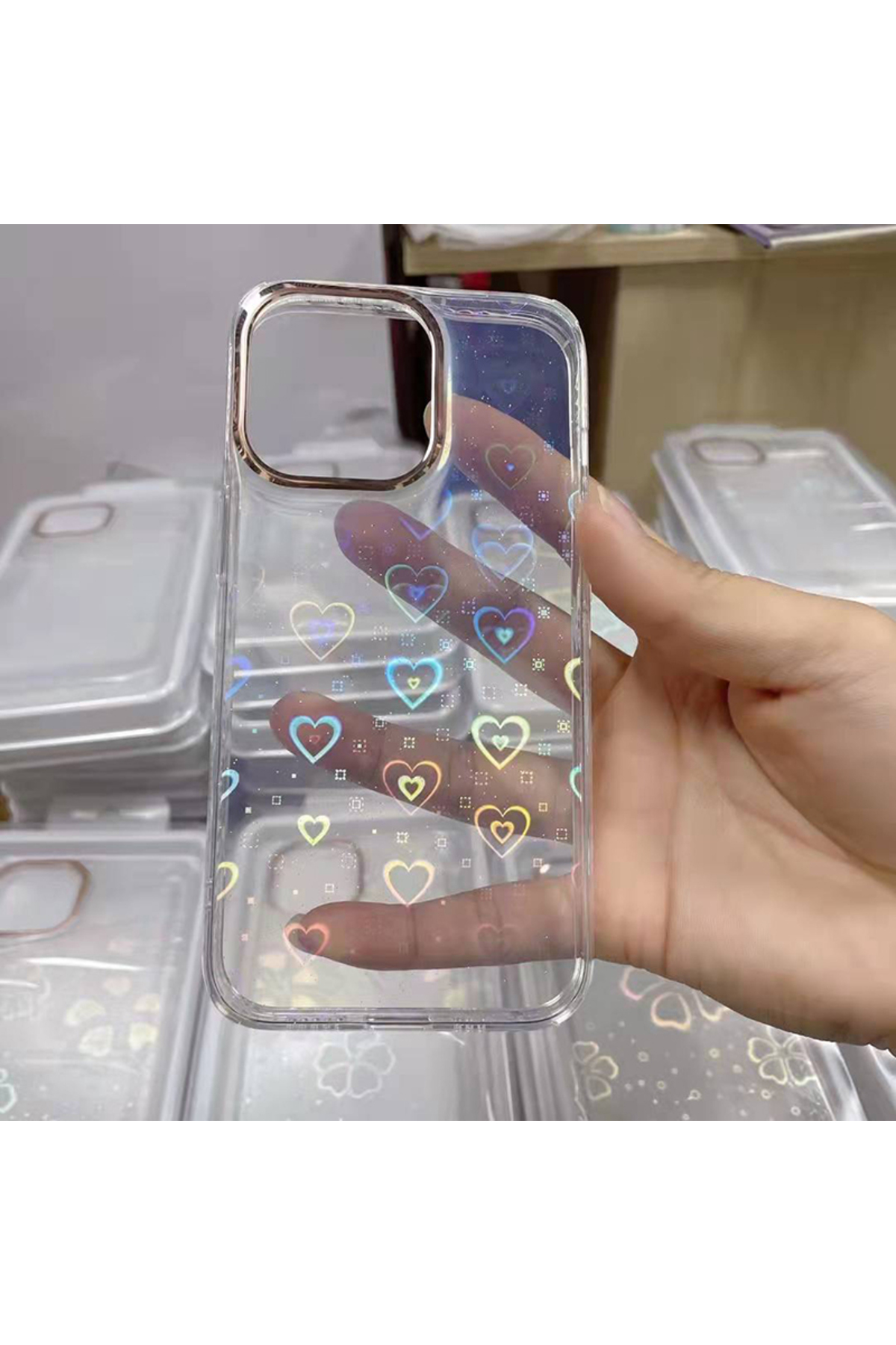 iPhone 14 Pro Uyumlu Şeffaf Hareketli Kalpli Kılıf iPhone 14 Pro Uyumlu Şeffaf Hareketli Kalpli Kılıf