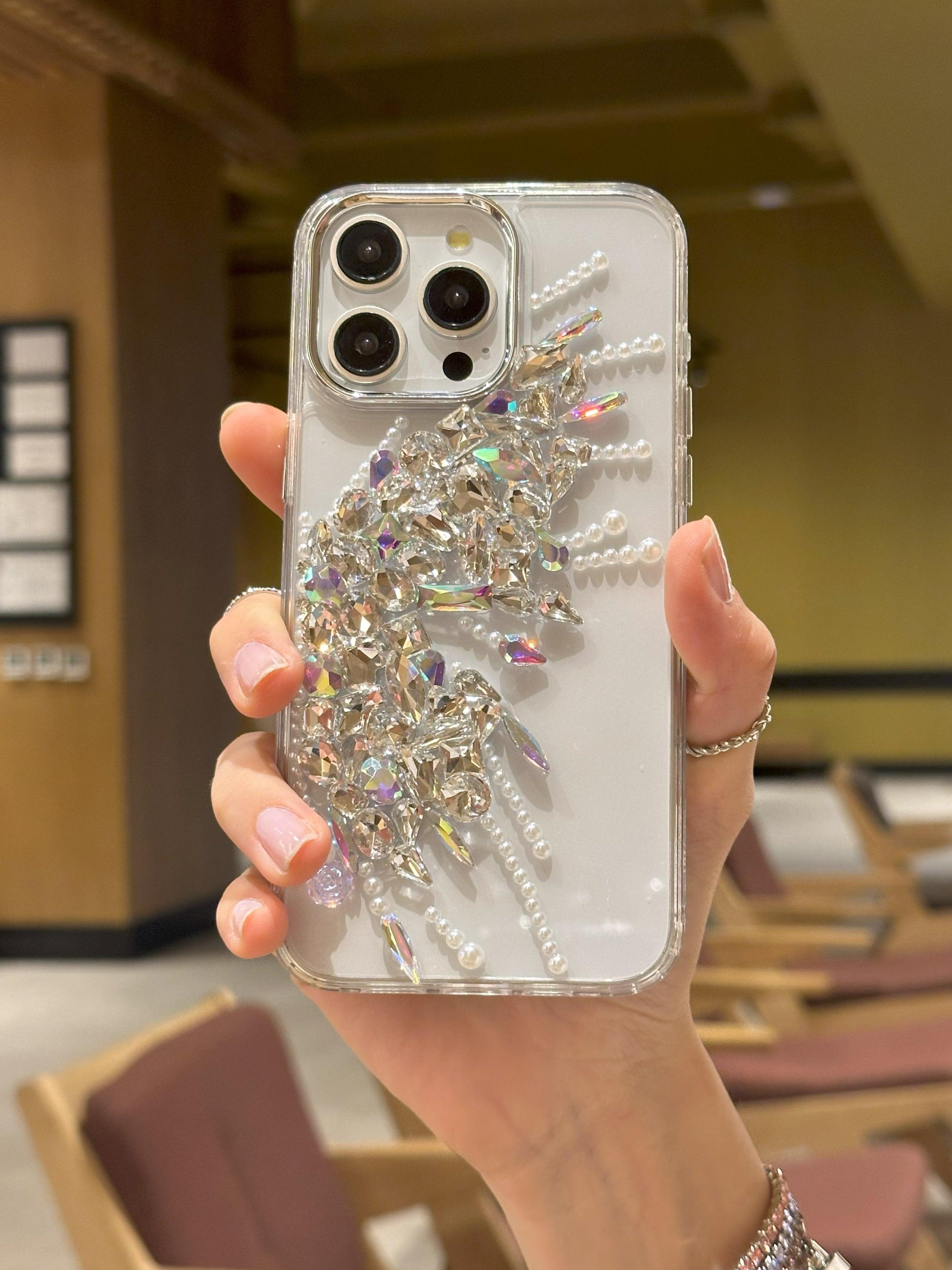 iPhone 15 Pro Max Uyumlu Hologram Kristal Taşlı Kelebek Kanadı Desenli Şeffaf Kılıf iPhone 15 Pro Max Uyumlu Hologram Kristal Taşlı Kelebek Kanadı Desenli Şeffaf Kılıf