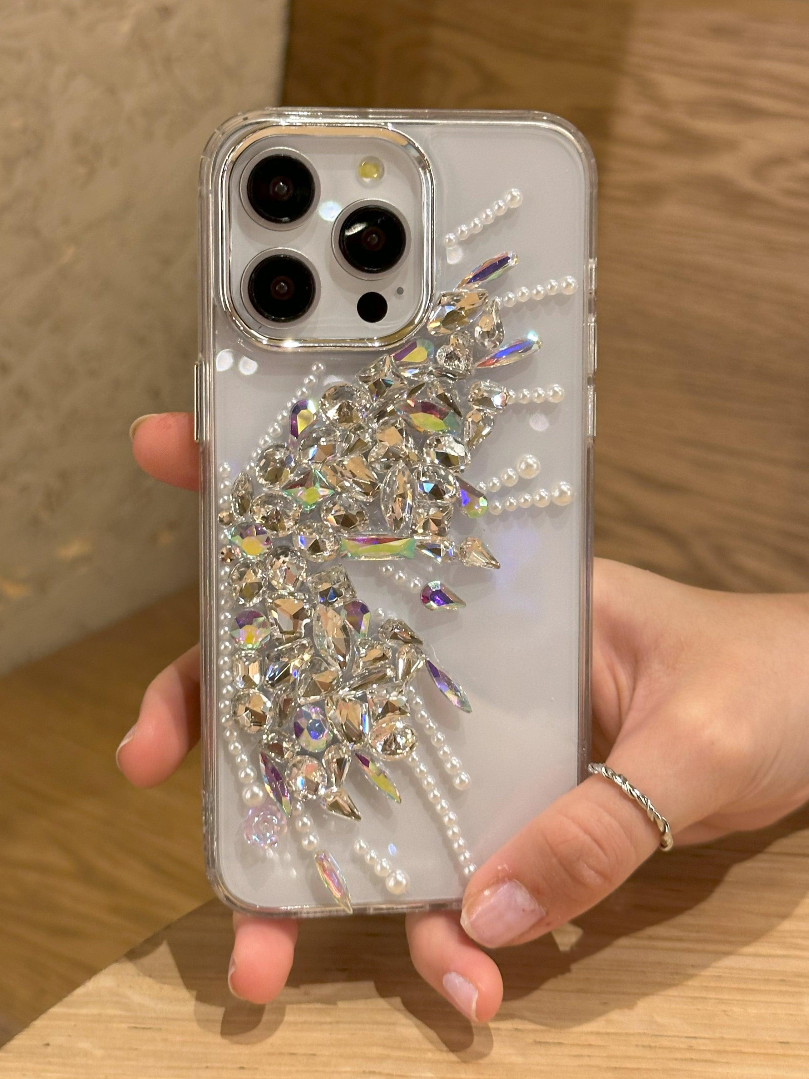 iPhone 15 Pro Max Uyumlu Hologram Kristal Taşlı Kelebek Kanadı Desenli Şeffaf Kılıf iPhone 15 Pro Max Uyumlu Hologram Kristal Taşlı Kelebek Kanadı Desenli Şeffaf Kılıf