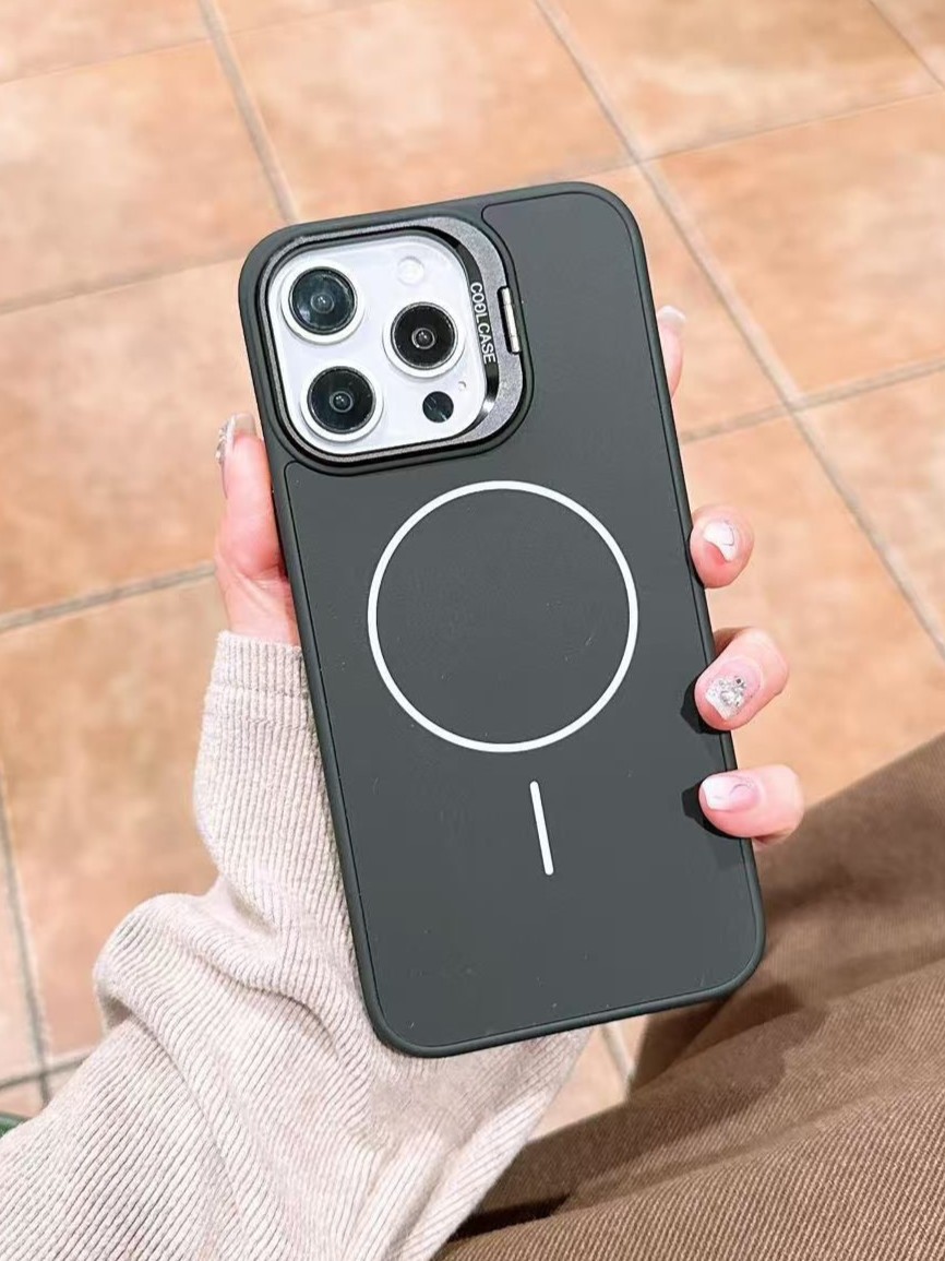 iPhone 15 Pro Max Uyumlu İnce MagSafe Çizgili Metal Kamera Çerçeve Standlı Siyah Kılıf iPhone 15 Pro Max Uyumlu İnce MagSafe Çizgili Metal Kamera Çerçeve Standlı Siyah Kılıf