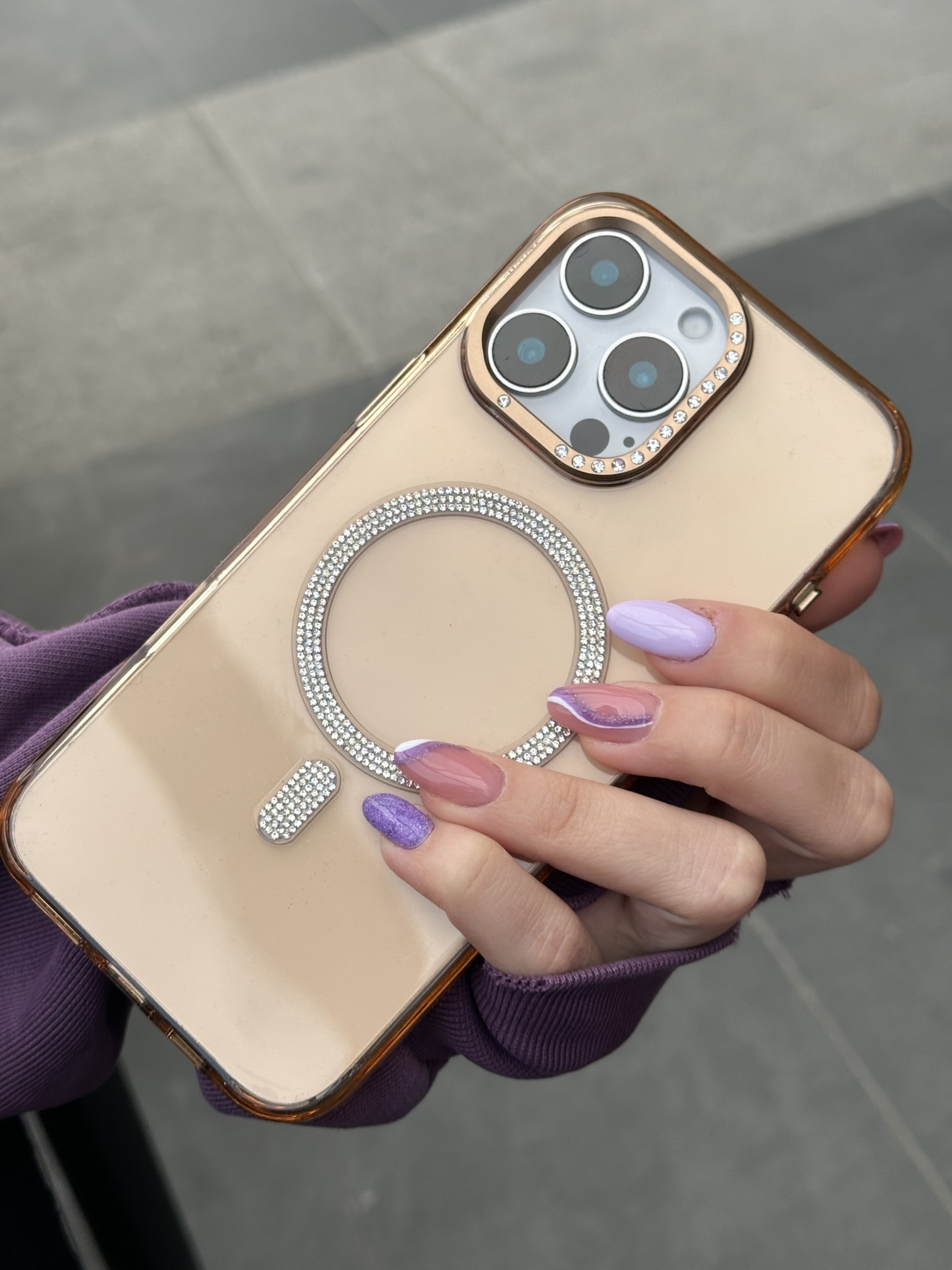 iPhone 15 Pro Max Uyumlu Sararmaz Sert Mika MagSafe Pırlanta Taşlı Şeffaf Gold Kılıf iPhone 15 Pro Max Uyumlu Sararmaz Sert Mika MagSafe Pırlanta Taşlı Şeffaf Gold Kılıf