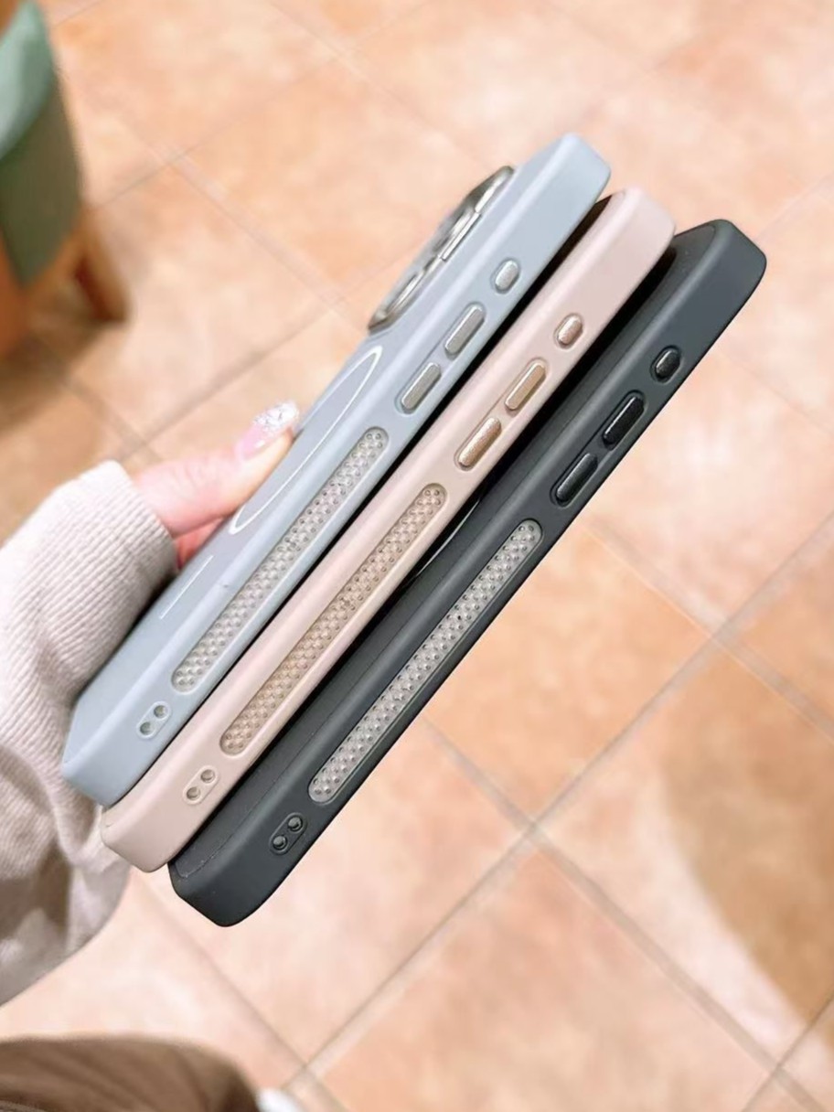 iPhone 15 Pro Uyumlu İnce MagSafe Çizgili Metal Kamera Çerçeve Standlı Gri Kılıf iPhone 15 Pro Uyumlu İnce MagSafe Çizgili Metal Kamera Çerçeve Standlı Gri Kılıf
