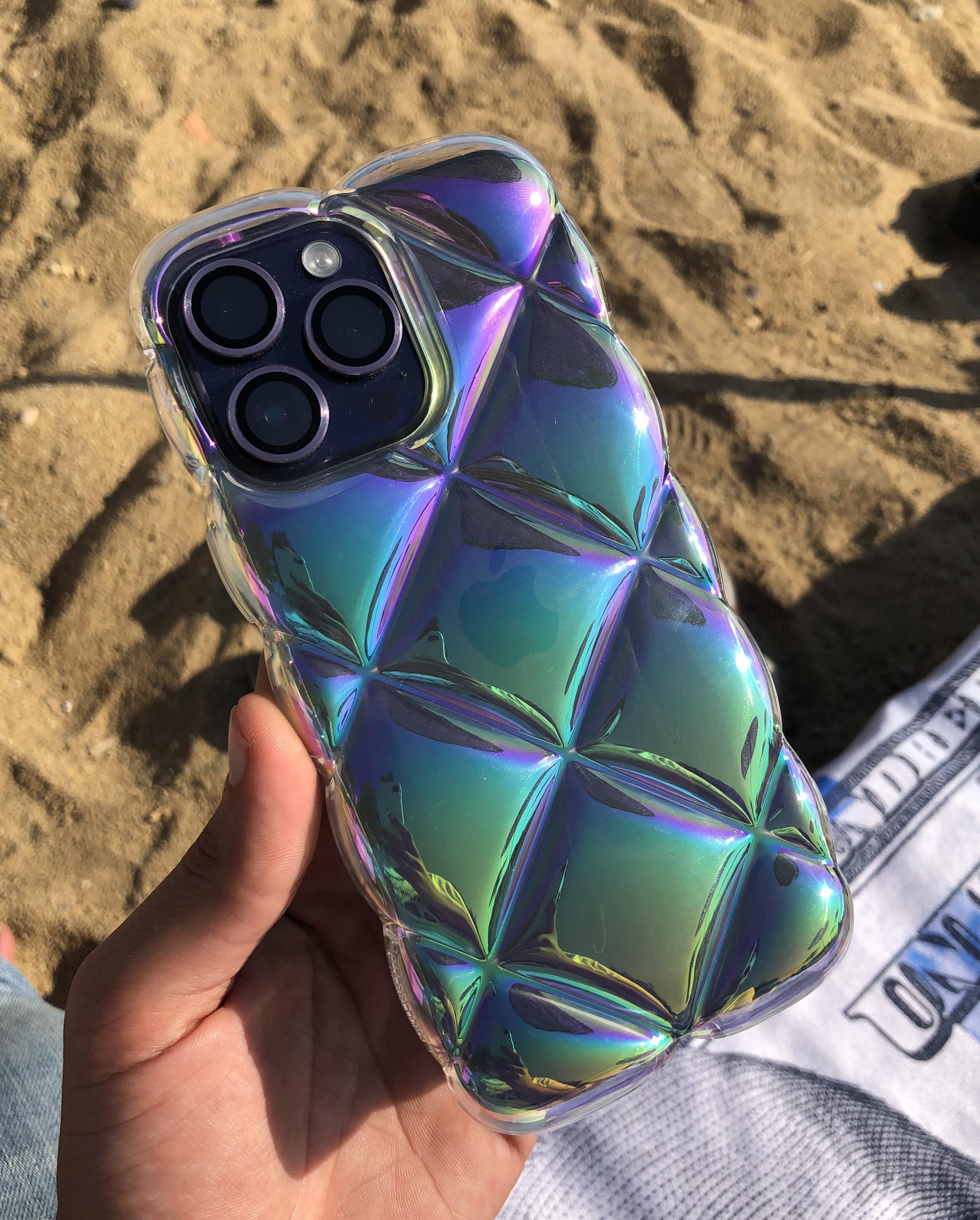iPhone 15 Pro Uyumlu Şeffaf Hologramlı Baklava Dilimli Puf Kılıf iPhone 15 Pro Uyumlu Şeffaf Hologramlı Baklava Dilimli Puf Kılıf