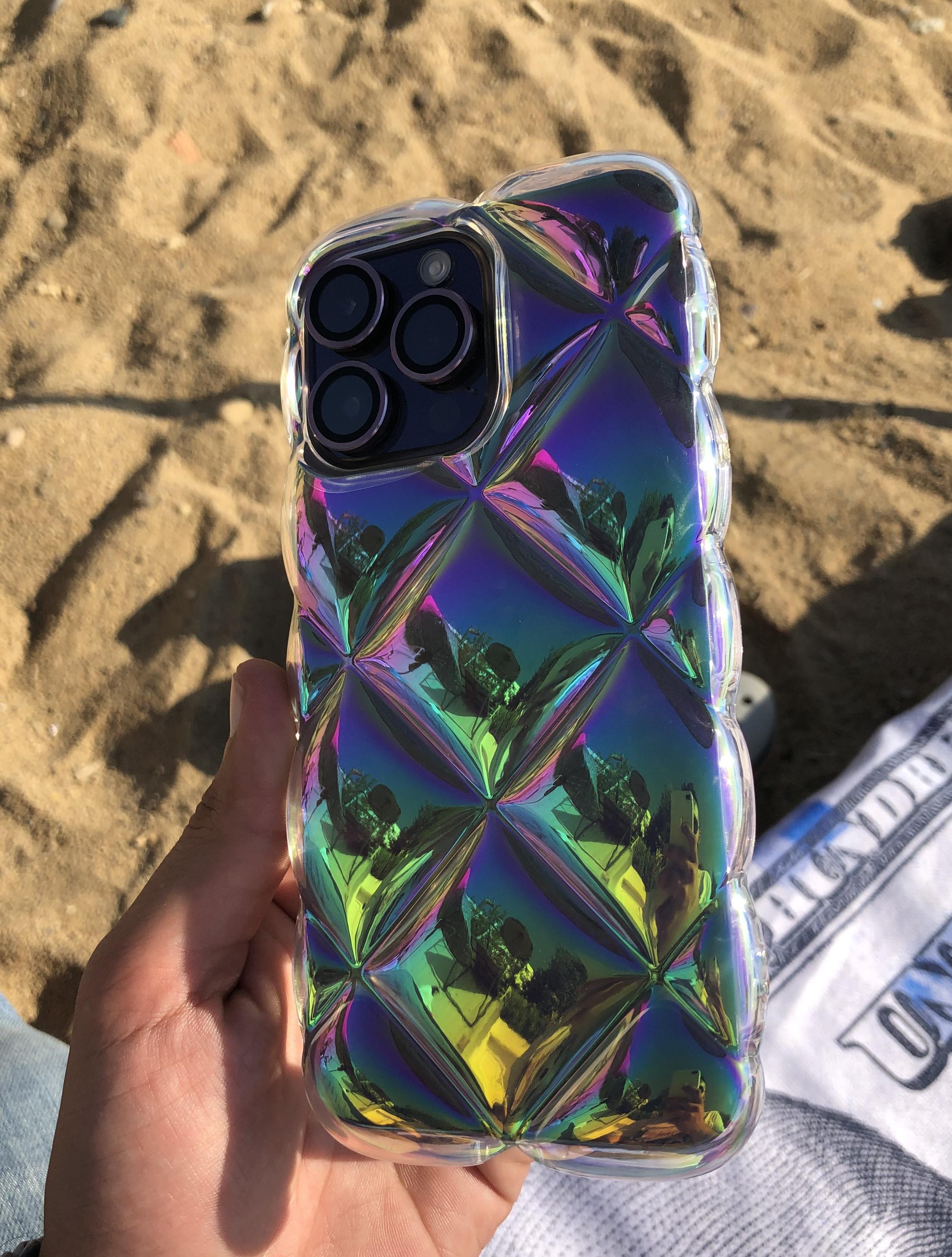 iPhone 15 Pro Uyumlu Şeffaf Hologramlı Baklava Dilimli Puf Kılıf iPhone 15 Pro Uyumlu Şeffaf Hologramlı Baklava Dilimli Puf Kılıf