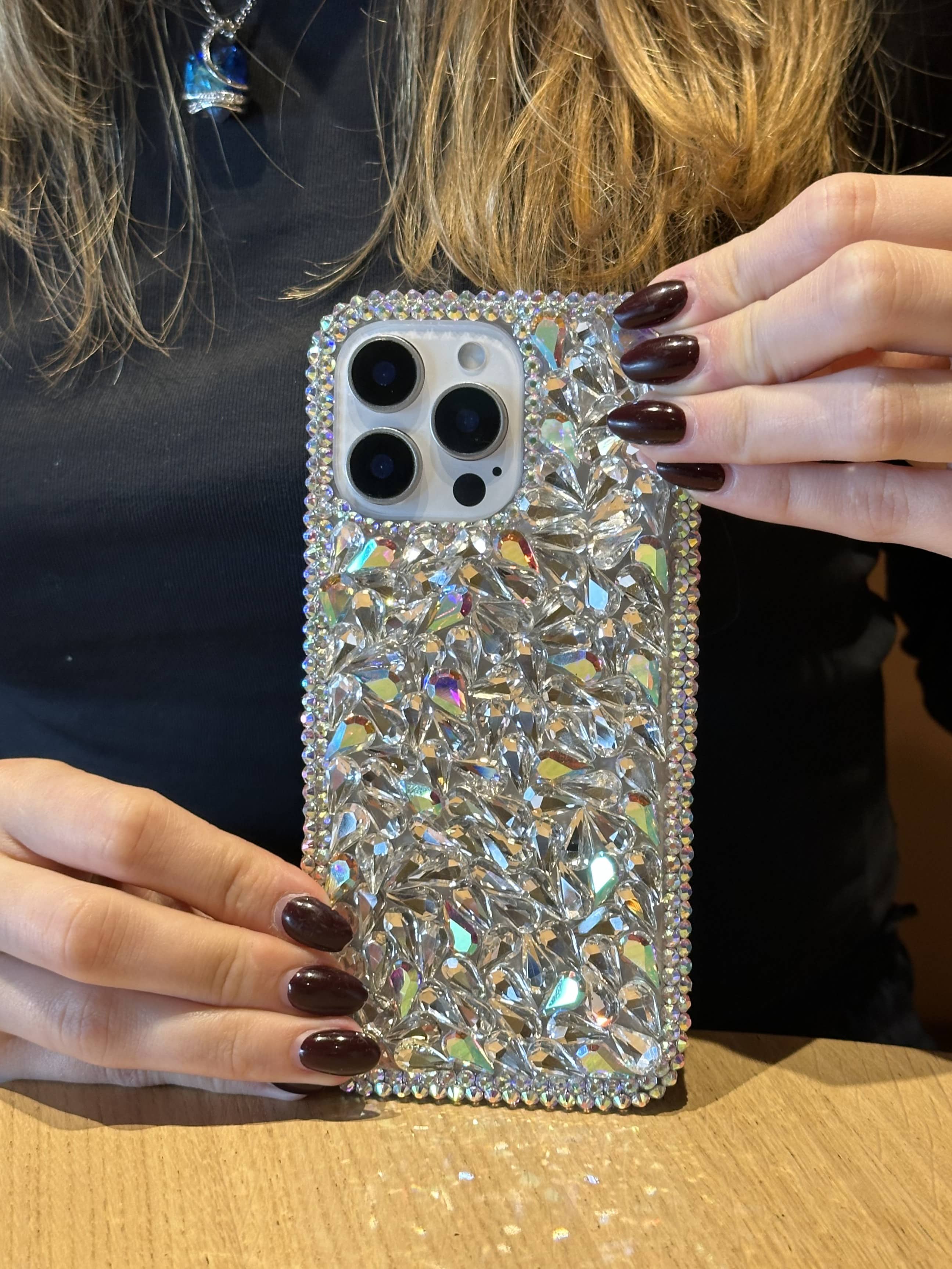 iPhone 15 Pro Uyumlu Lüks Hologram Kristal Taşlı Kılıf iPhone 15 Pro Uyumlu Lüks Hologram Kristal Taşlı Kılıf