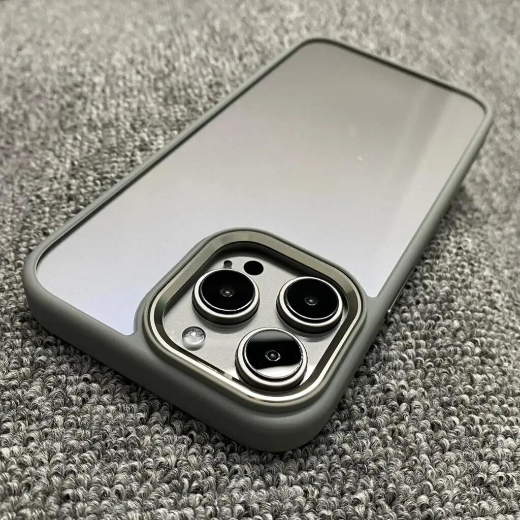 iPhone 15 Pro Uyumlu Sararmaz Mika Titanyum Gri Kılıf iPhone 15 Pro Uyumlu Sararmaz Mika Titanyum Gri Kılıf