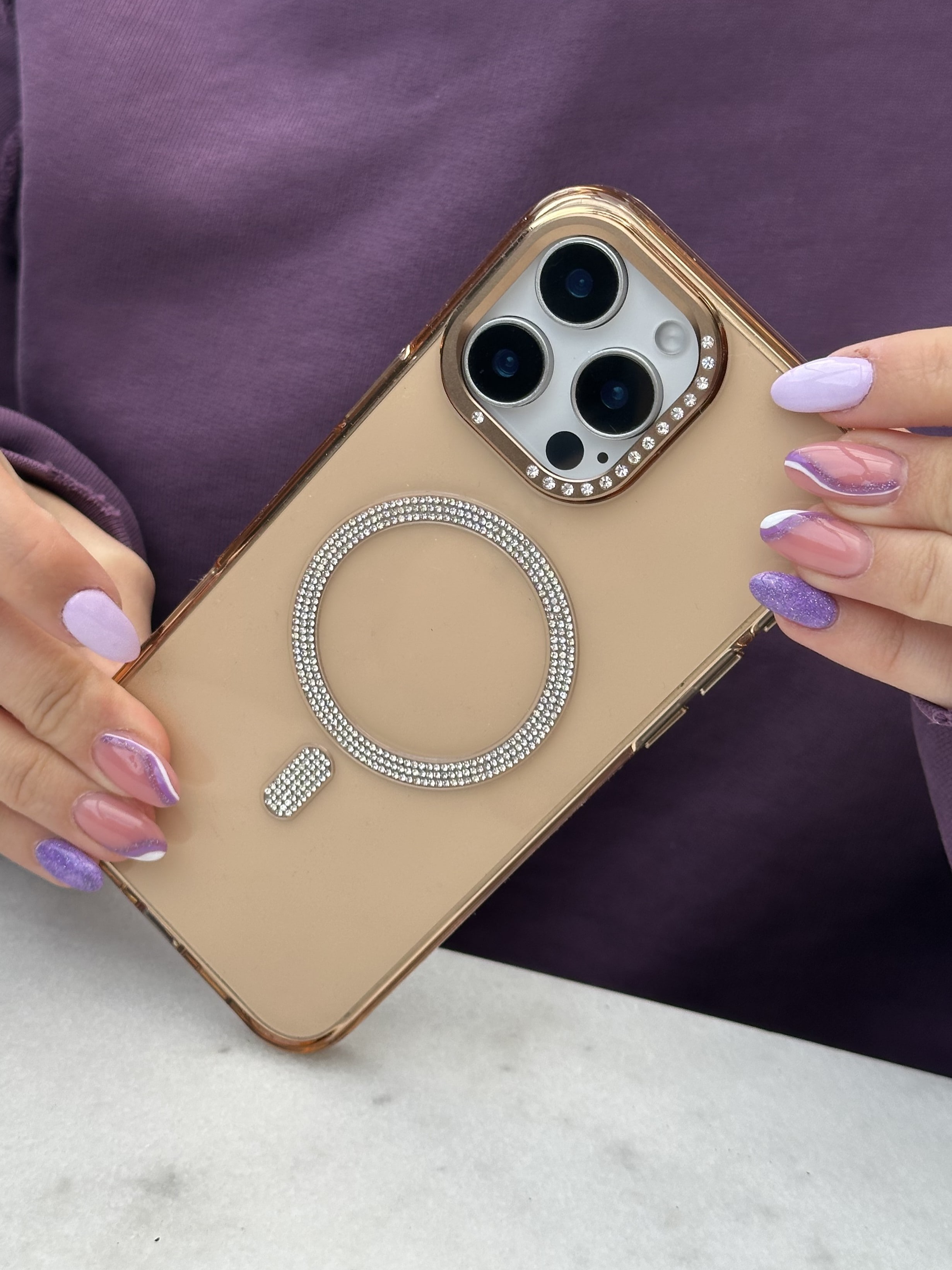 iPhone 15 Pro Uyumlu Sararmaz Sert Mika MagSafe Pırlanta Taşlı Şeffaf Gold Kılıf iPhone 15 Pro Uyumlu Sararmaz Sert Mika MagSafe Pırlanta Taşlı Şeffaf Gold Kılıf