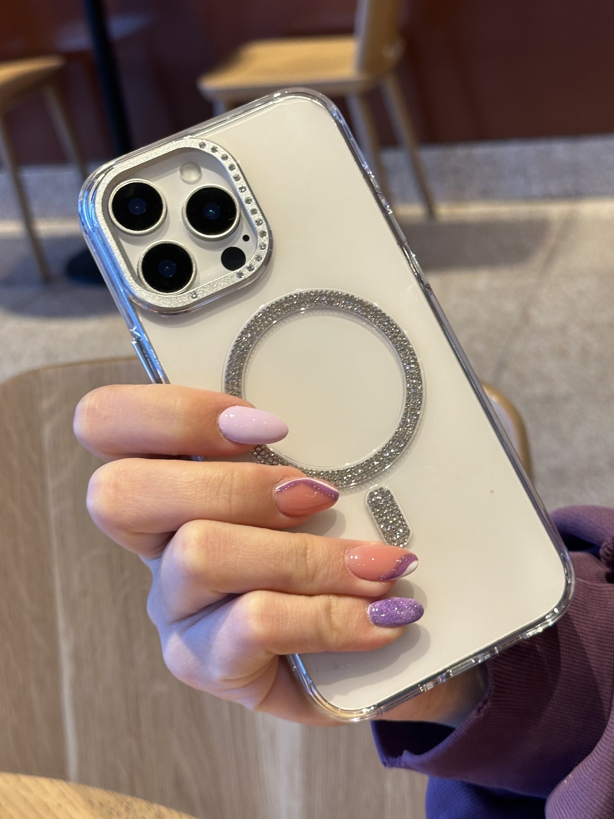 iPhone 15 Pro Uyumlu Sararmaz Sert Mika MagSafe Pırlanta Taşlı Şeffaf Kılıf iPhone 15 Pro Uyumlu Sararmaz Sert Mika MagSafe Pırlanta Taşlı Şeffaf Kılıf
