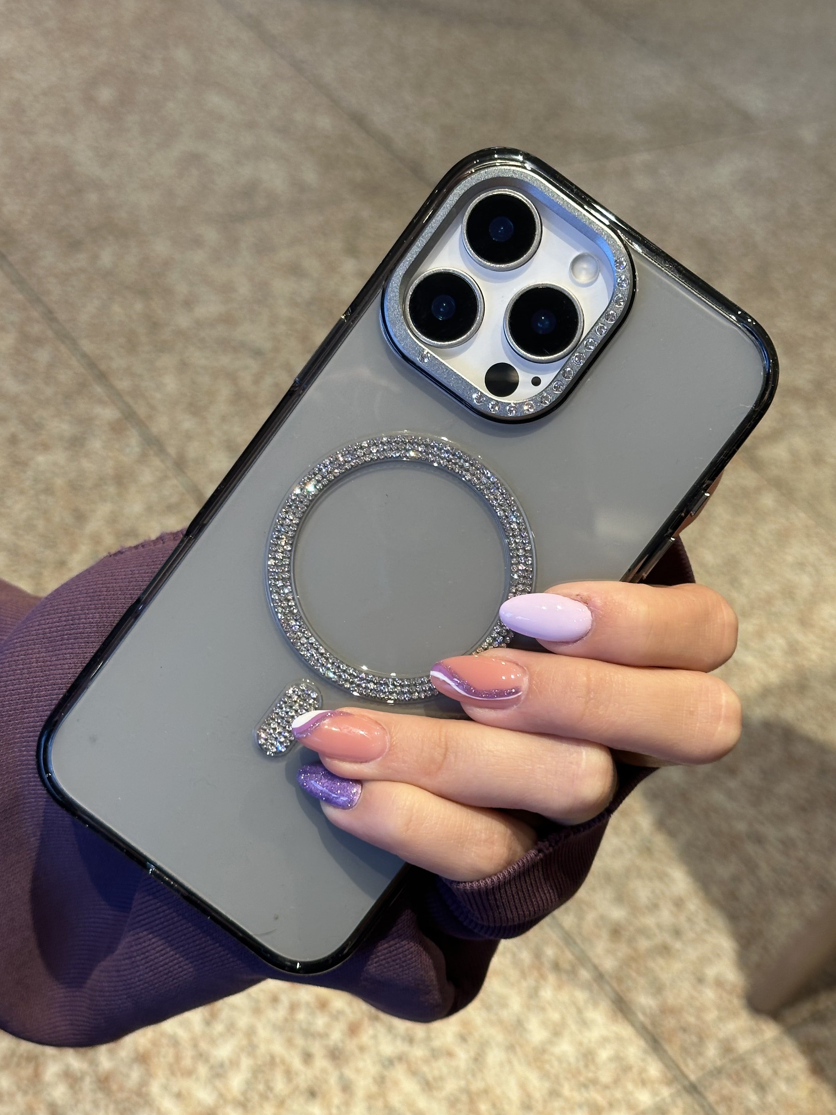 iPhone 15 Pro Uyumlu Sararmaz Sert Mika MagSafe Pırlanta Taşlı Şeffaf Siyah Kılıf iPhone 15 Pro Uyumlu Sararmaz Sert Mika MagSafe Pırlanta Taşlı Şeffaf Siyah Kılıf