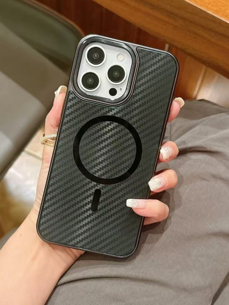 iPhone 15 Pro Uyumlu Titanyum Siyah Karbon Fiber MagSafe Özellikli Kılıf iPhone 15 Pro Uyumlu Titanyum Siyah Karbon Fiber MagSafe Özellikli Kılıf