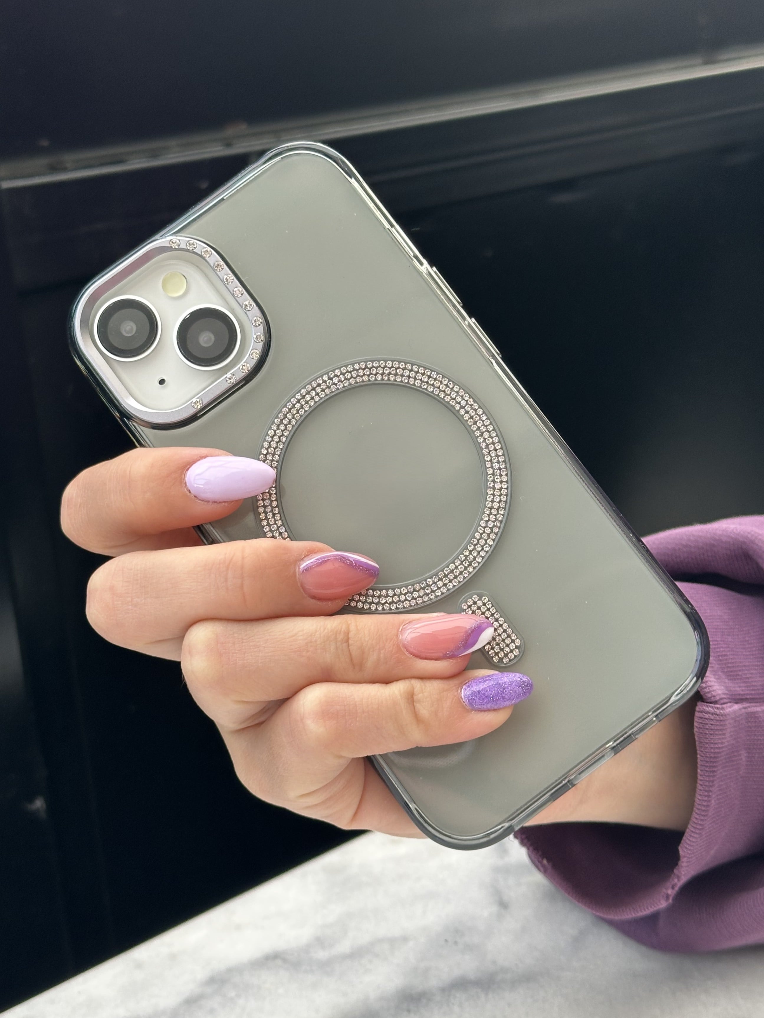 iPhone 15 Uyumlu Sararmaz Sert Mika MagSafe Pırlanta Taşlı Şeffaf Siyah Kılıf iPhone 15 Uyumlu Sararmaz Sert Mika MagSafe Pırlanta Taşlı Şeffaf Siyah Kılıf
