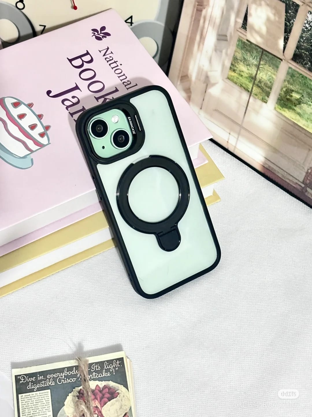 iPhone 15 Uyumlu Siyah Magsafe Ve Metal Kamera Çerçevesi Standlı Şeffaf Kılıf iPhone 15 Uyumlu Siyah Magsafe Ve Metal Kamera Çerçevesi Standlı Şeffaf Kılıf