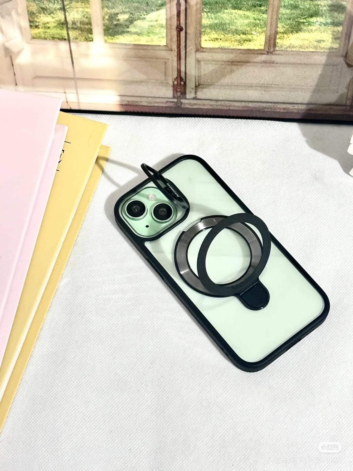 iPhone 15 Uyumlu Siyah Magsafe Ve Metal Kamera Çerçevesi Standlı Şeffaf Kılıf iPhone 15 Uyumlu Siyah Magsafe Ve Metal Kamera Çerçevesi Standlı Şeffaf Kılıf