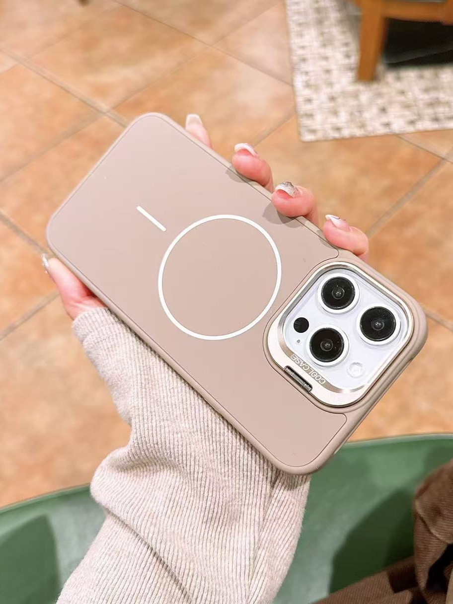 iPhone 16 Pro Max Uyumlu İnce MagSafe Çizgili Metal Kamera Çerçeve Standlı Çöl Titanyum Kılıf iPhone 16 Pro Max Uyumlu İnce MagSafe Çizgili Metal Kamera Çerçeve Standlı Çöl Titanyum Kılıf