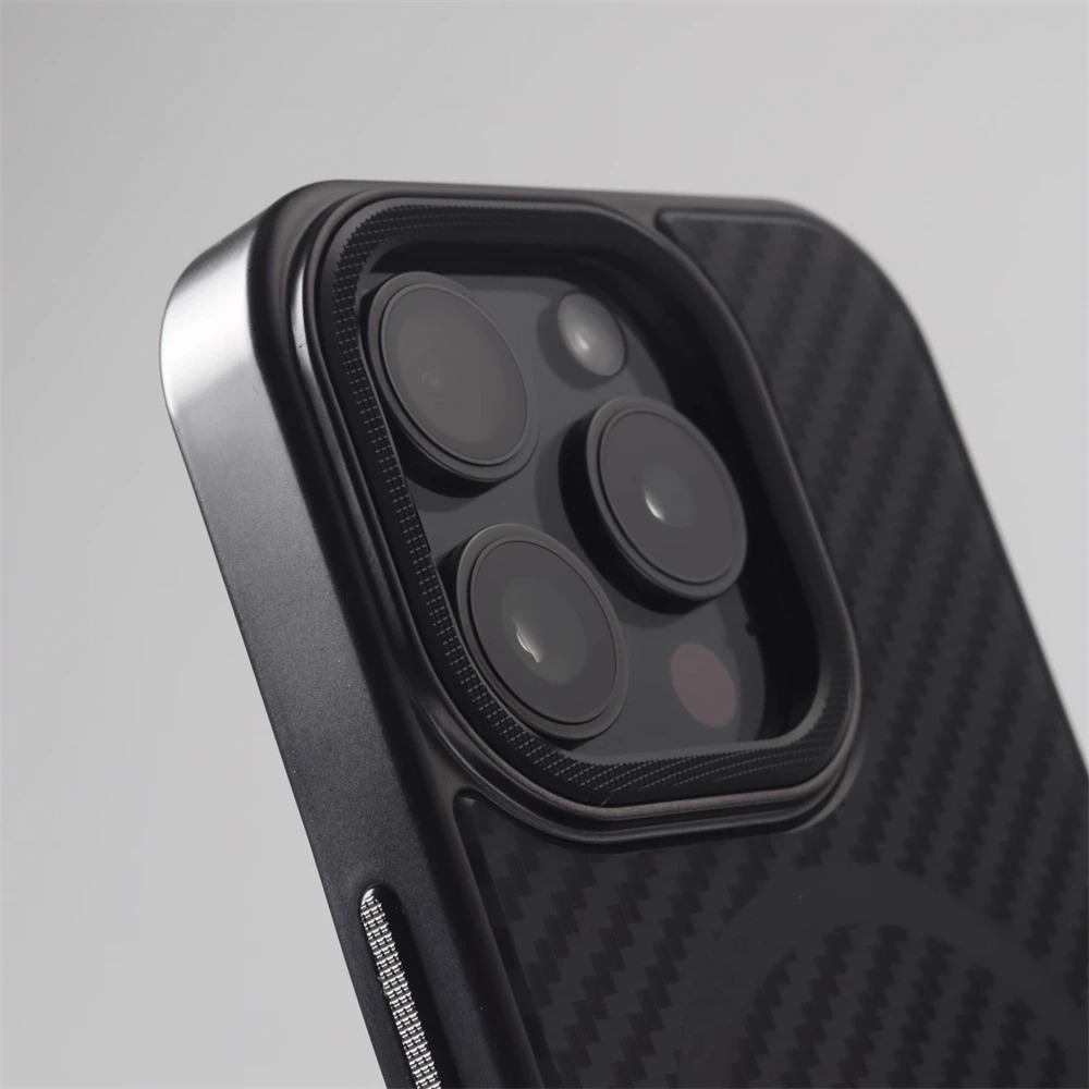 iPhone 16 Pro Max Uyumlu Titanyum Siyah Karbon Fiber MagSafe Özellikli Kılıf iPhone 16 Pro Max Uyumlu Titanyum Siyah Karbon Fiber MagSafe Özellikli Kılıf