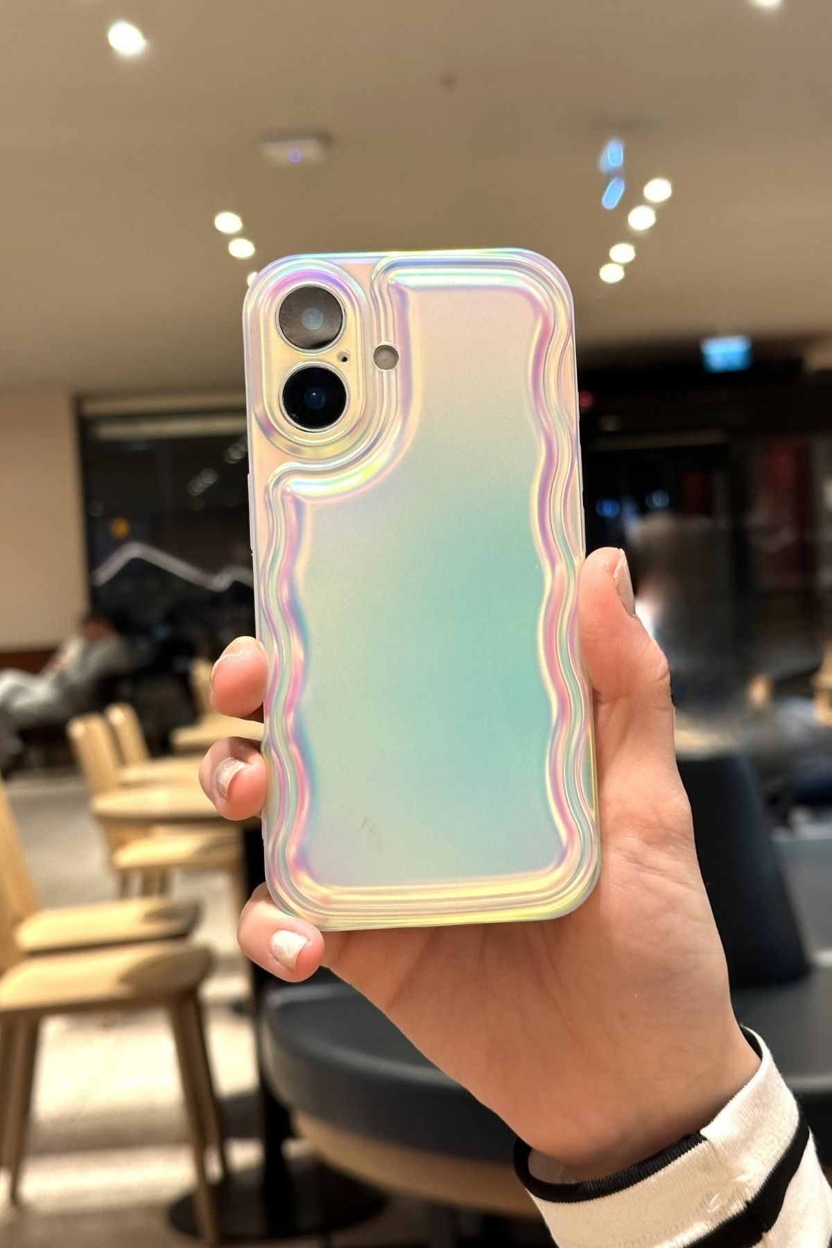 iPhone 16 Uyumlu Zigzaglı Dalgalı Hologram Puf Kılıf iPhone 16 Uyumlu Zigzaglı Dalgalı Hologram Puf Kılıf